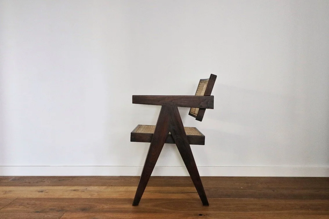Srelle-Conference-Chair-Darkened00001_copy_2100x.jpg