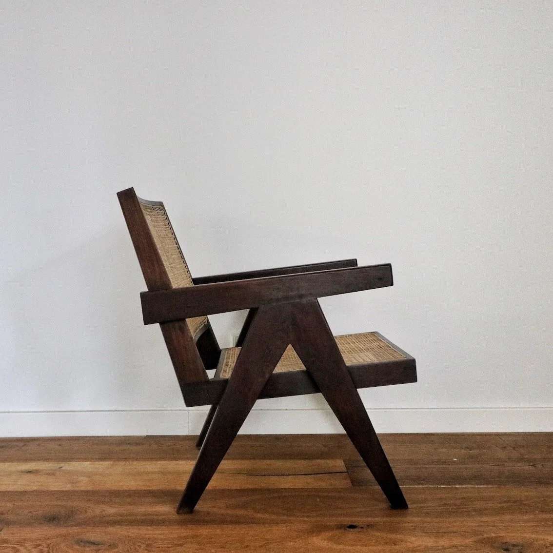 Easy-Chair-Jeanneret-Srelle-Darkened_copy_2100x.jpg