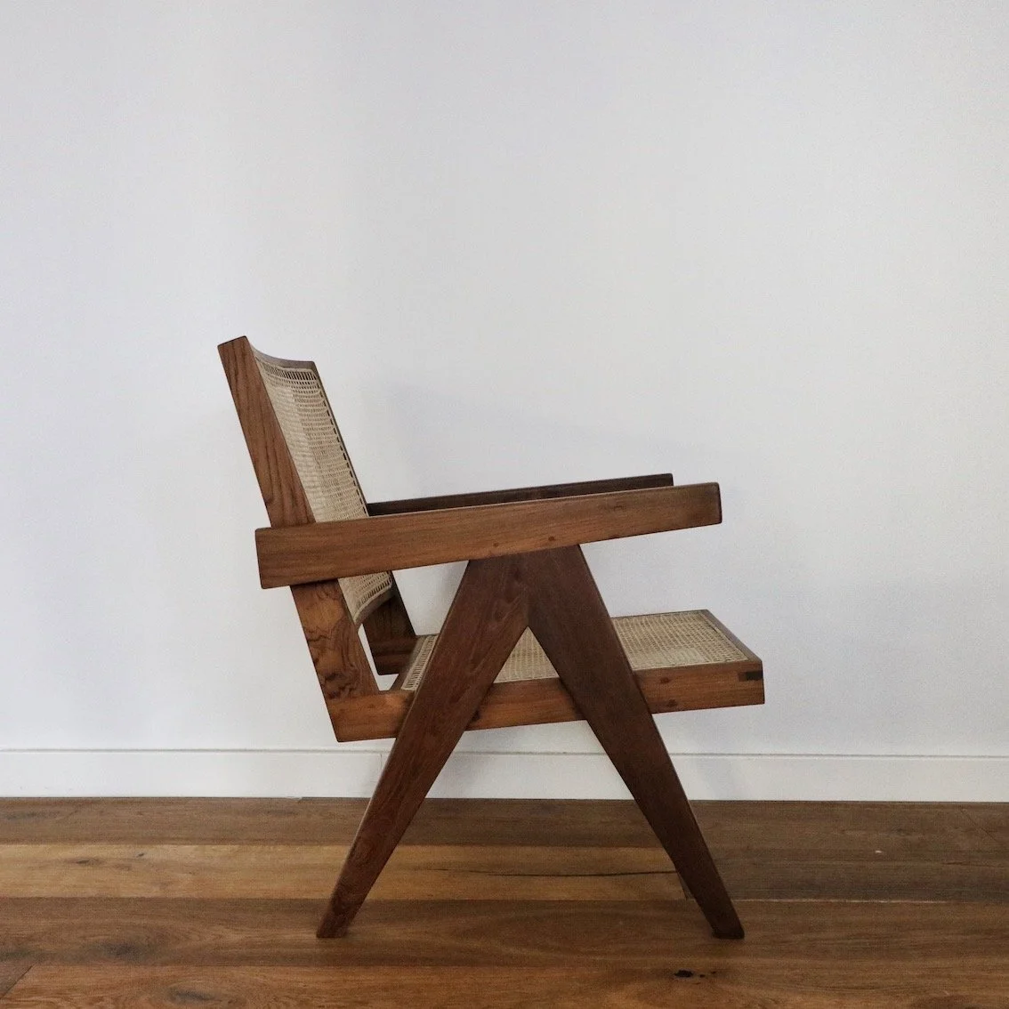 Easy-Chair-Jeanneret-Srelle-Natural_copy_2100x.jpg