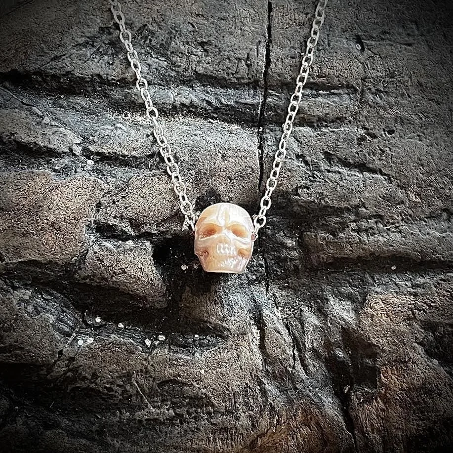 Pearl Skull fidget necklace - cream