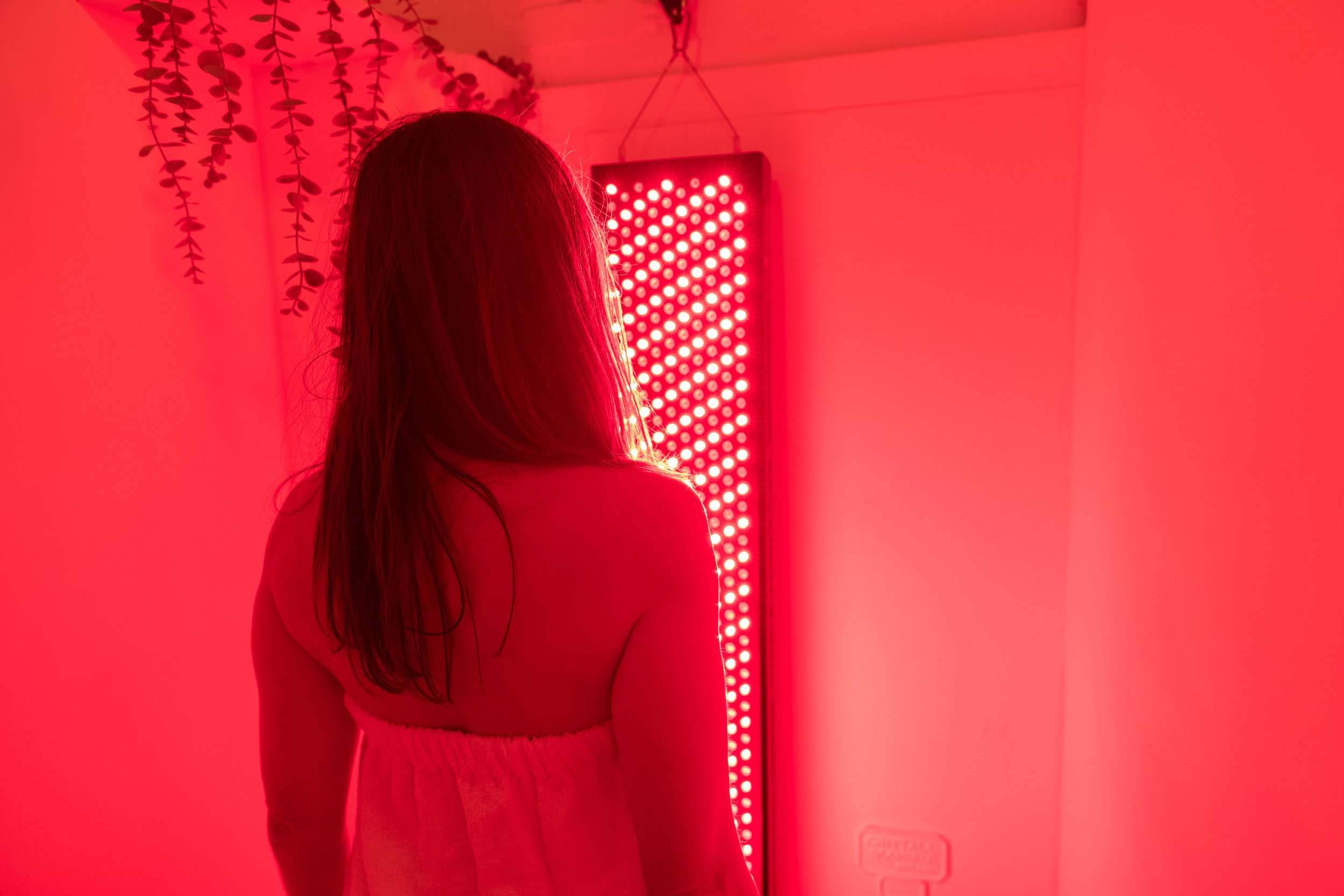 🔴 Discover the Incredible Benefits of Red Light Therapy Before Your Slimming Session! 🔴