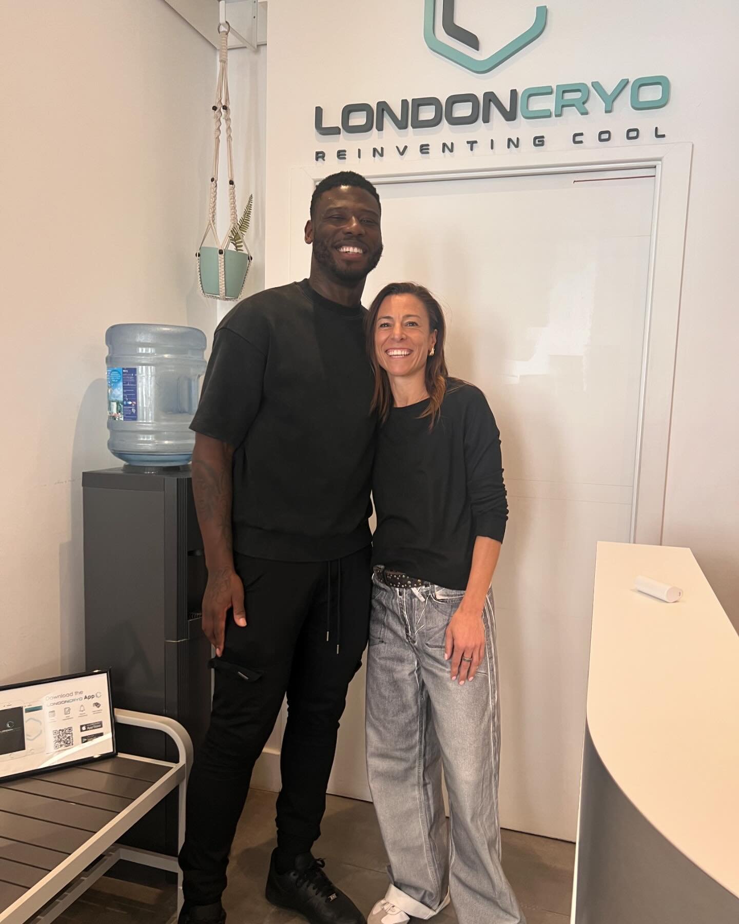 How it&rsquo;s going 2024&hellip;,how it started 2017. The OG of LondonCryo  @chamberlain_  Great to see you champ 🥊in for a recovery session with us between his press conference #londoncryo #wellness #recovery #reinventingcool #recoverlikeapro