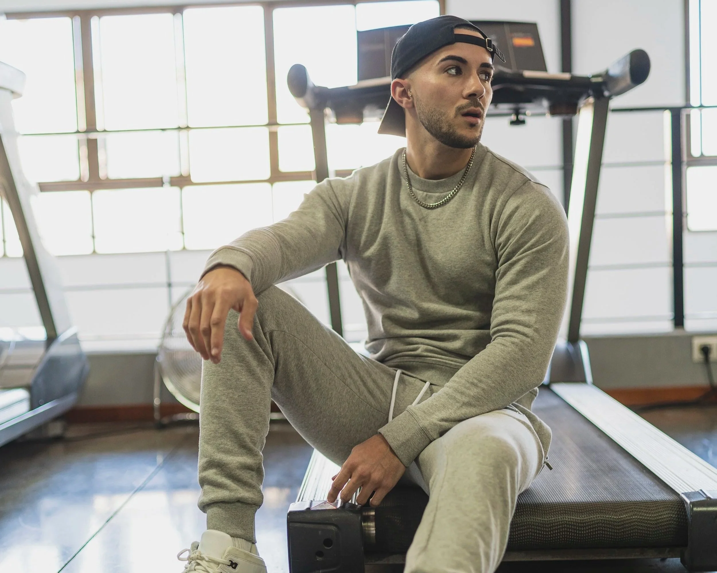 Athlete resting after training in a gym environment, representing post-exercise recovery and performance readiness