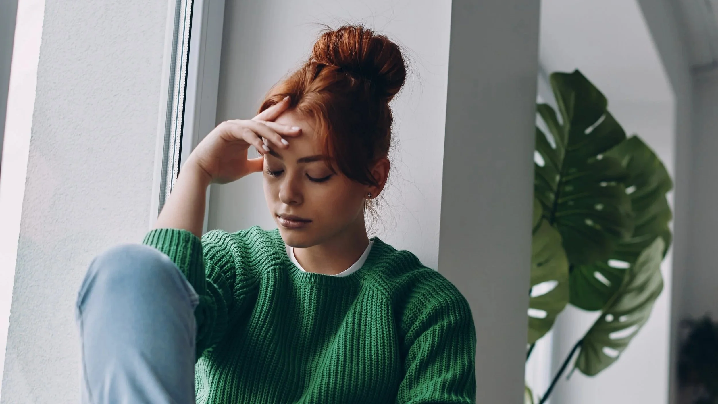 Person experiencing mental fatigue and difficulty concentrating