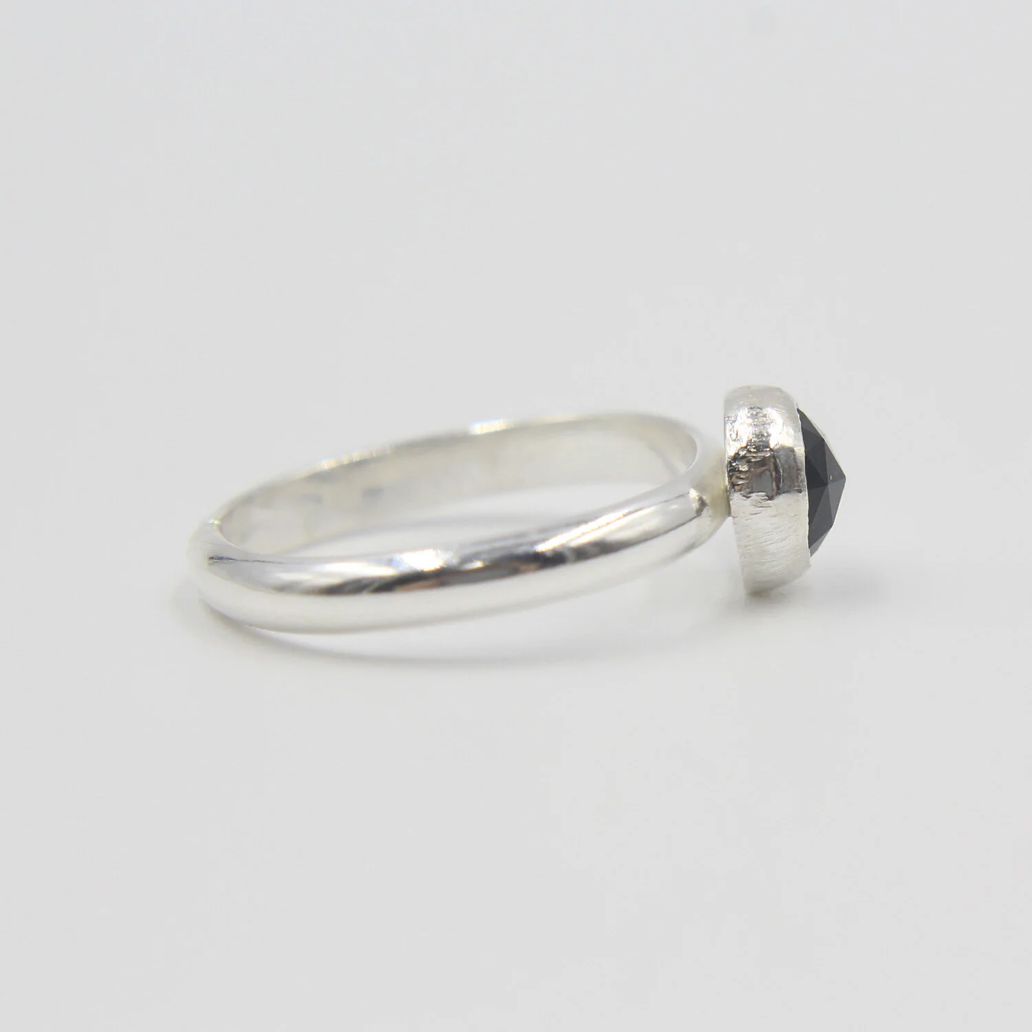 Ocean gray quartz sterling silver ring from side