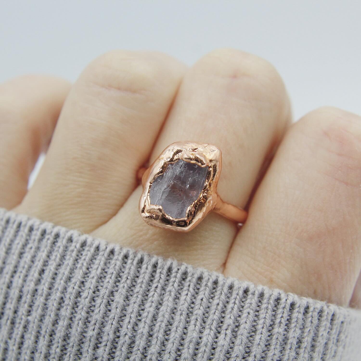 Don&rsquo;t mind me, I&rsquo;ll just be over here staring at this statement kunzite ring. 🩷 This babe is a size 7 1/2 and it&rsquo;s in the shop now!