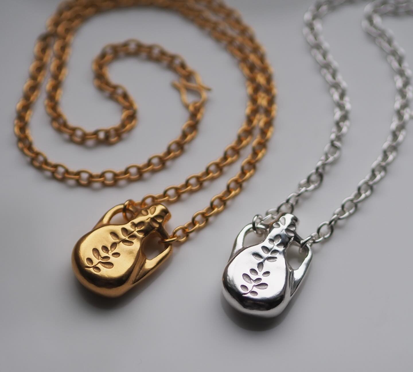Amphora available in gold vermeil and silver too.
What&rsquo;s your fave? 

#zaratahirjewellery 
#amphorapendant 
#amphoracharm 
#amphora