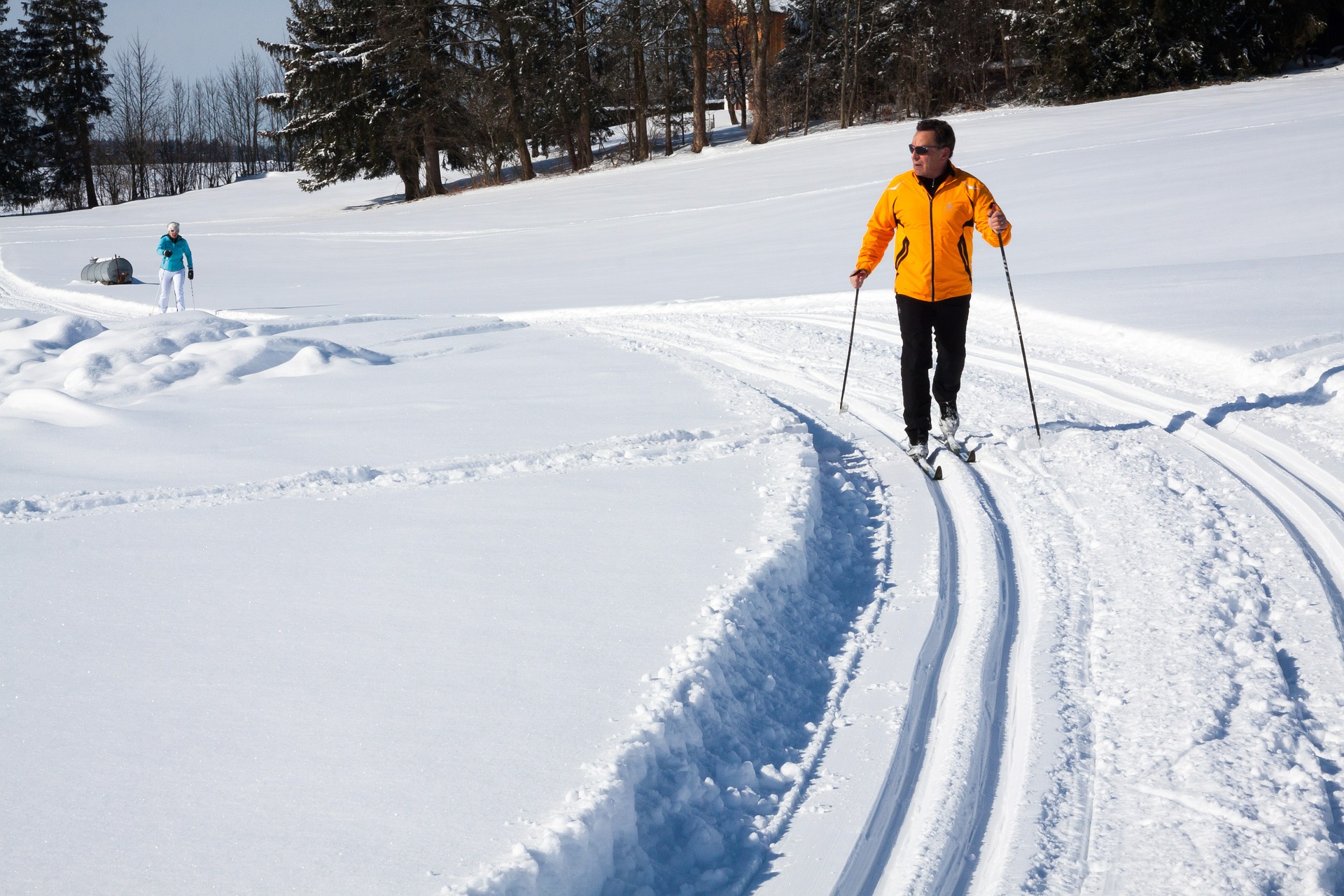 cross-country-skiing-624253_1920.jpg