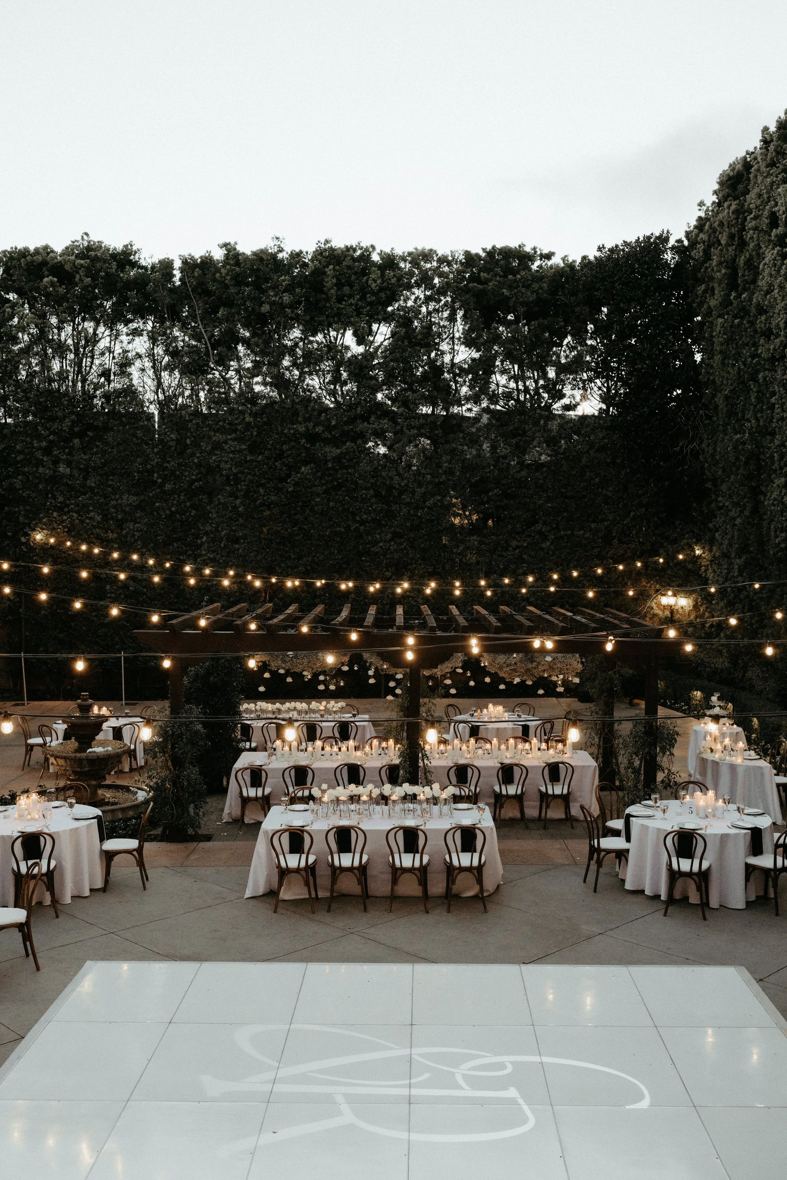 wedding-flowers-custom-design-white-roses-babysbreath-decor-hanging-floral-cloud-installation-long-table-centerpiece-candles-outdoors-patio-garden-celebration-franciscan- gardens-lovelia.jpg