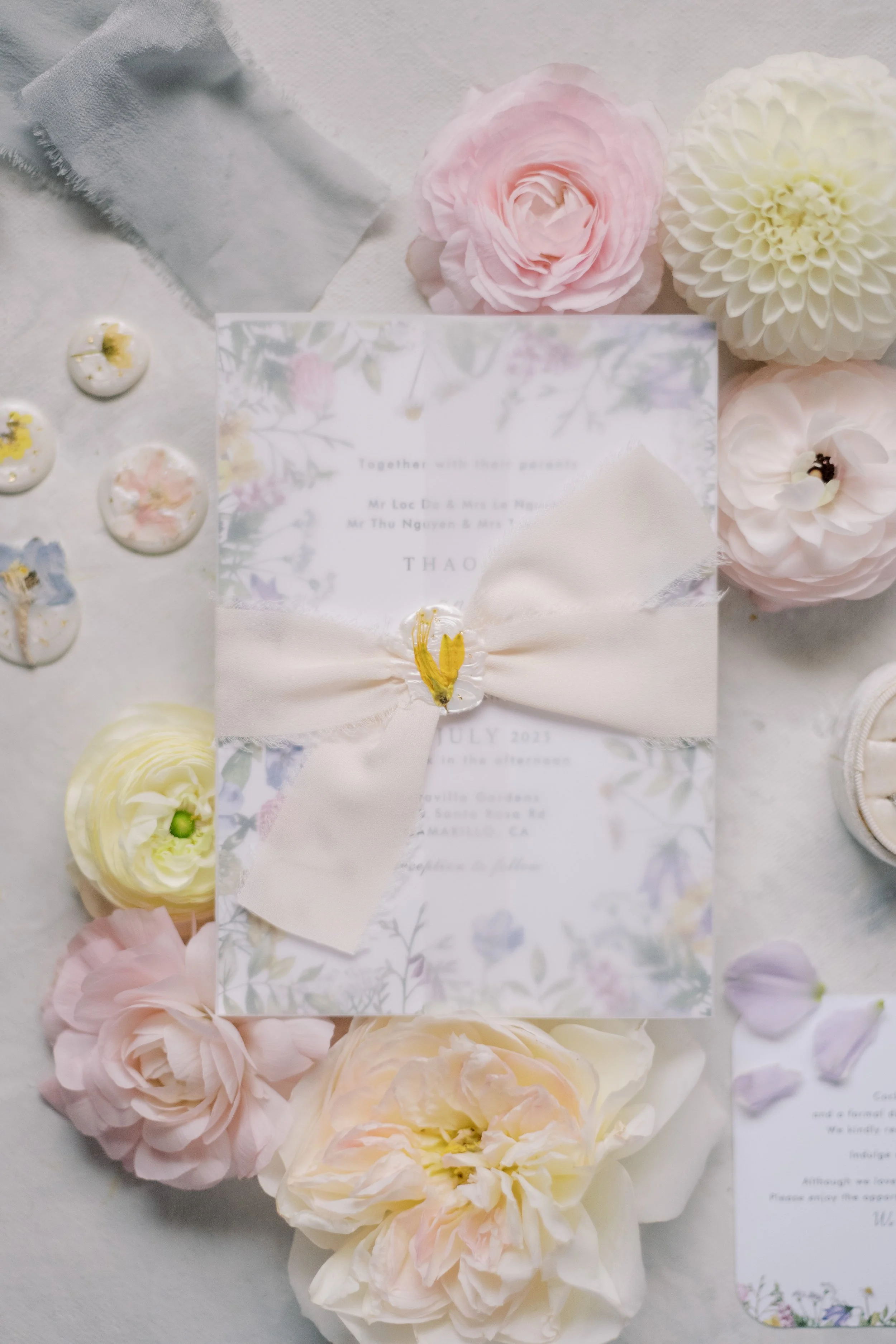 whimsical-garden-pastel-colors-sweet-romantic-soft-flowers-wedding-floral-design-florist-outdoor-spring-flat-lay-lovelia.jpg