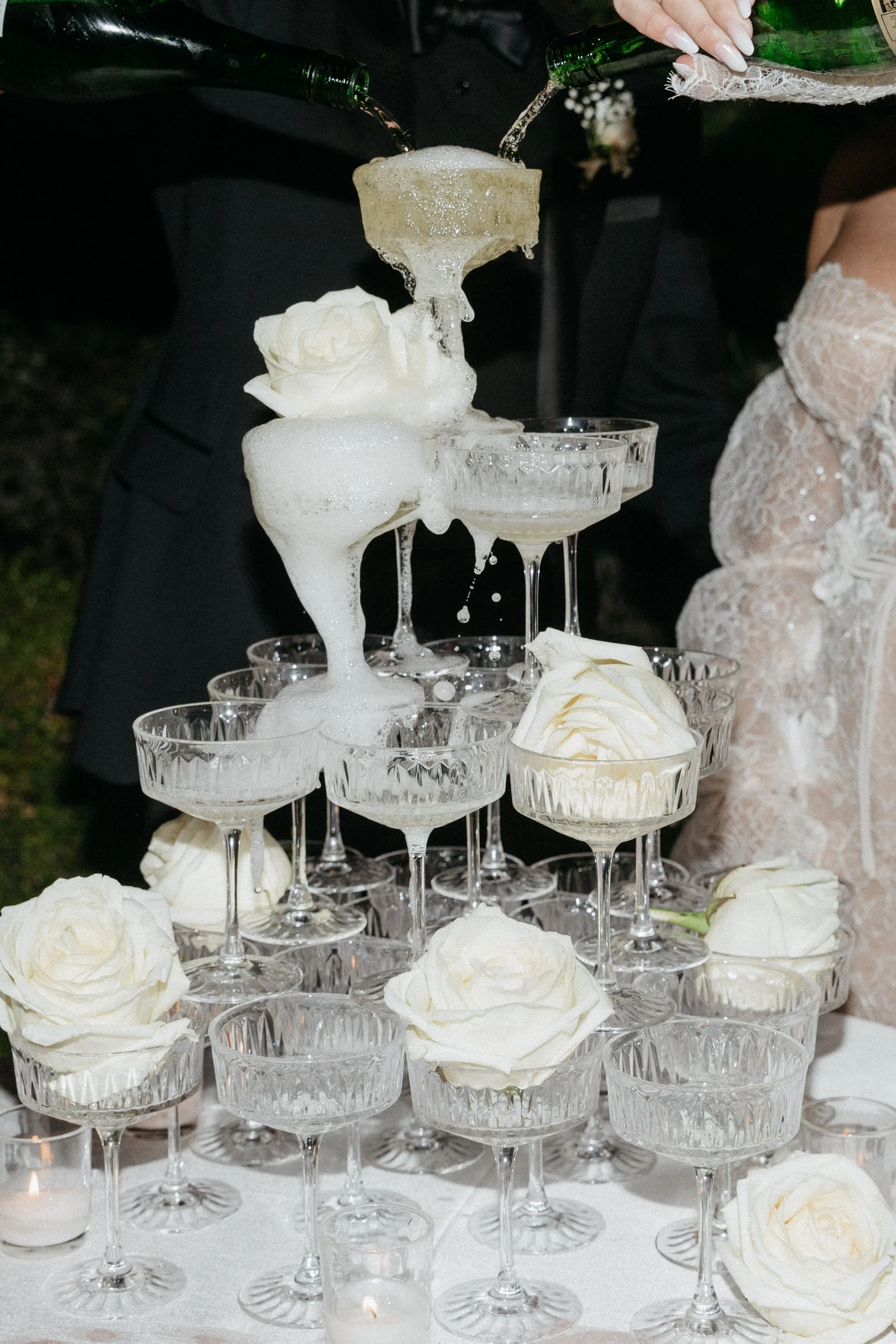 white-roses-wedding-flowers-floral-details-lovelia.jpg