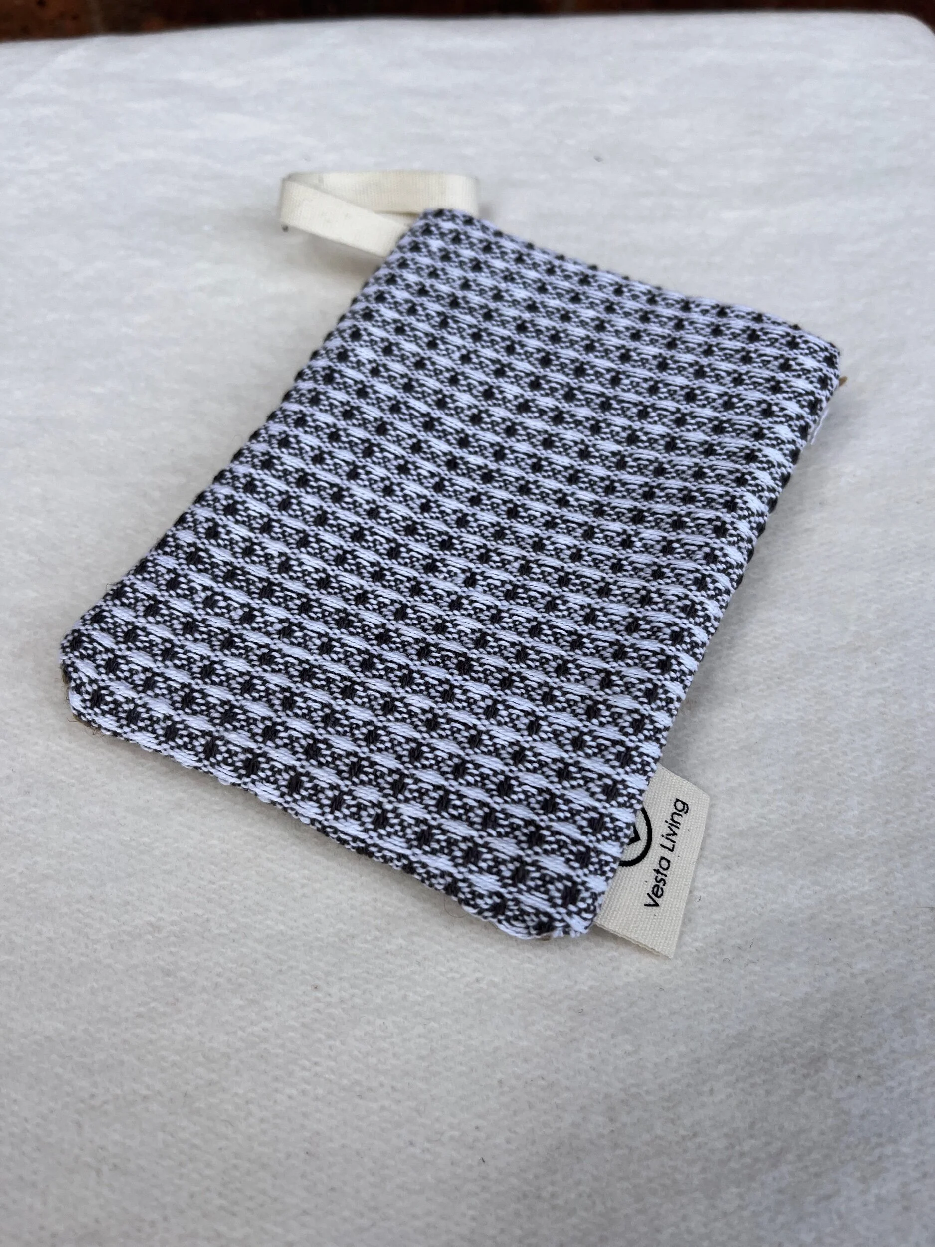 12BC8BD2-FA74-4DD5-8B34-0064077B0F43