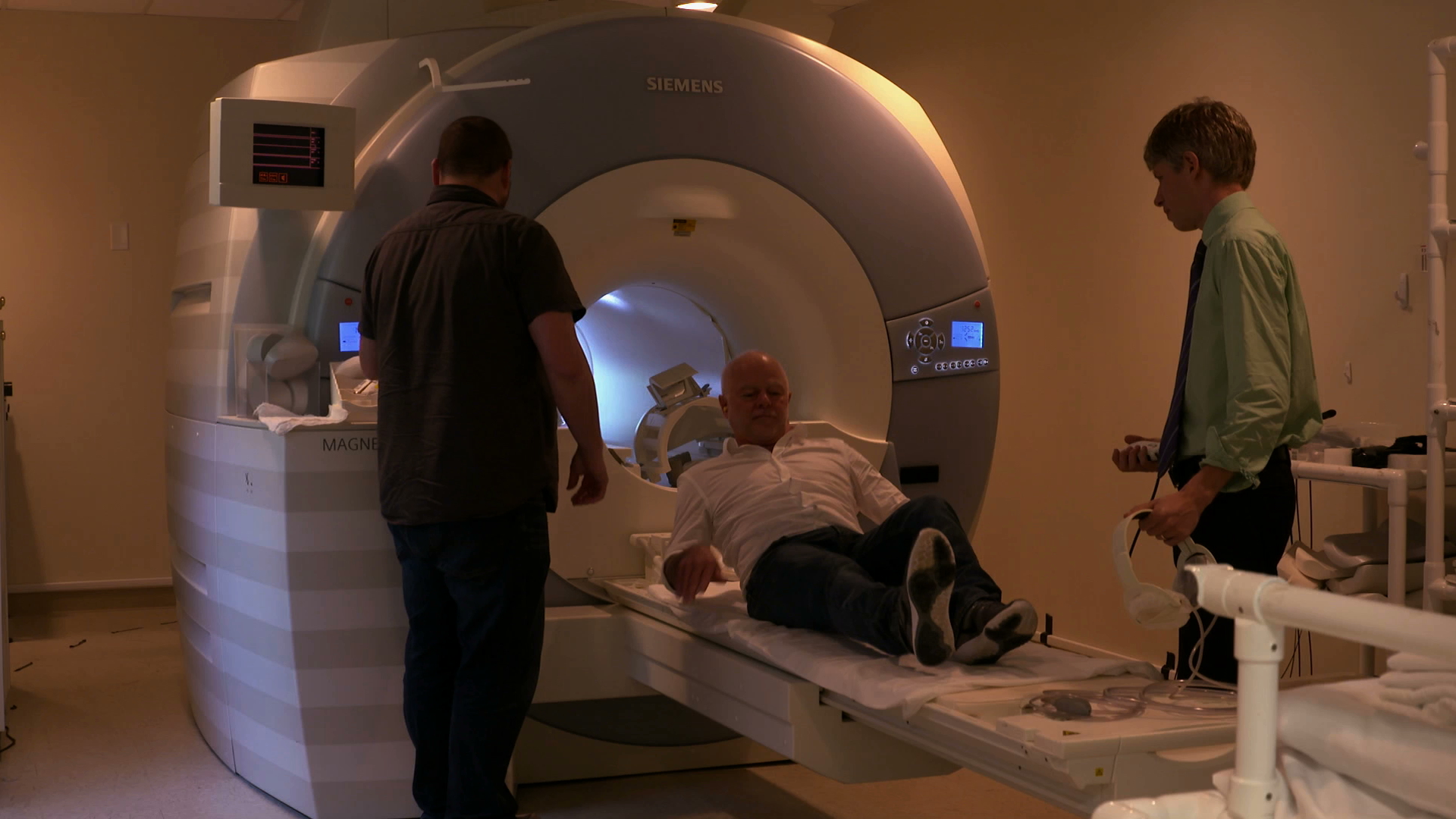 16-Mike Pond enters MRI for brain scan.jpg