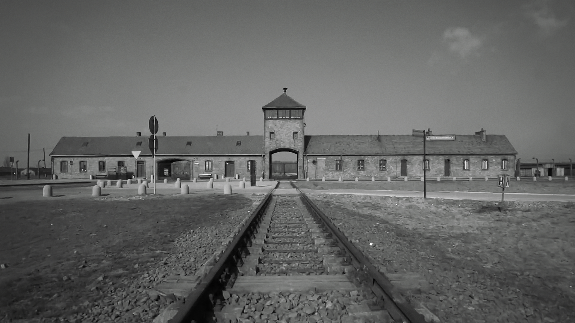 Entrance to Auschwitz - Credit Zadig Productions.png