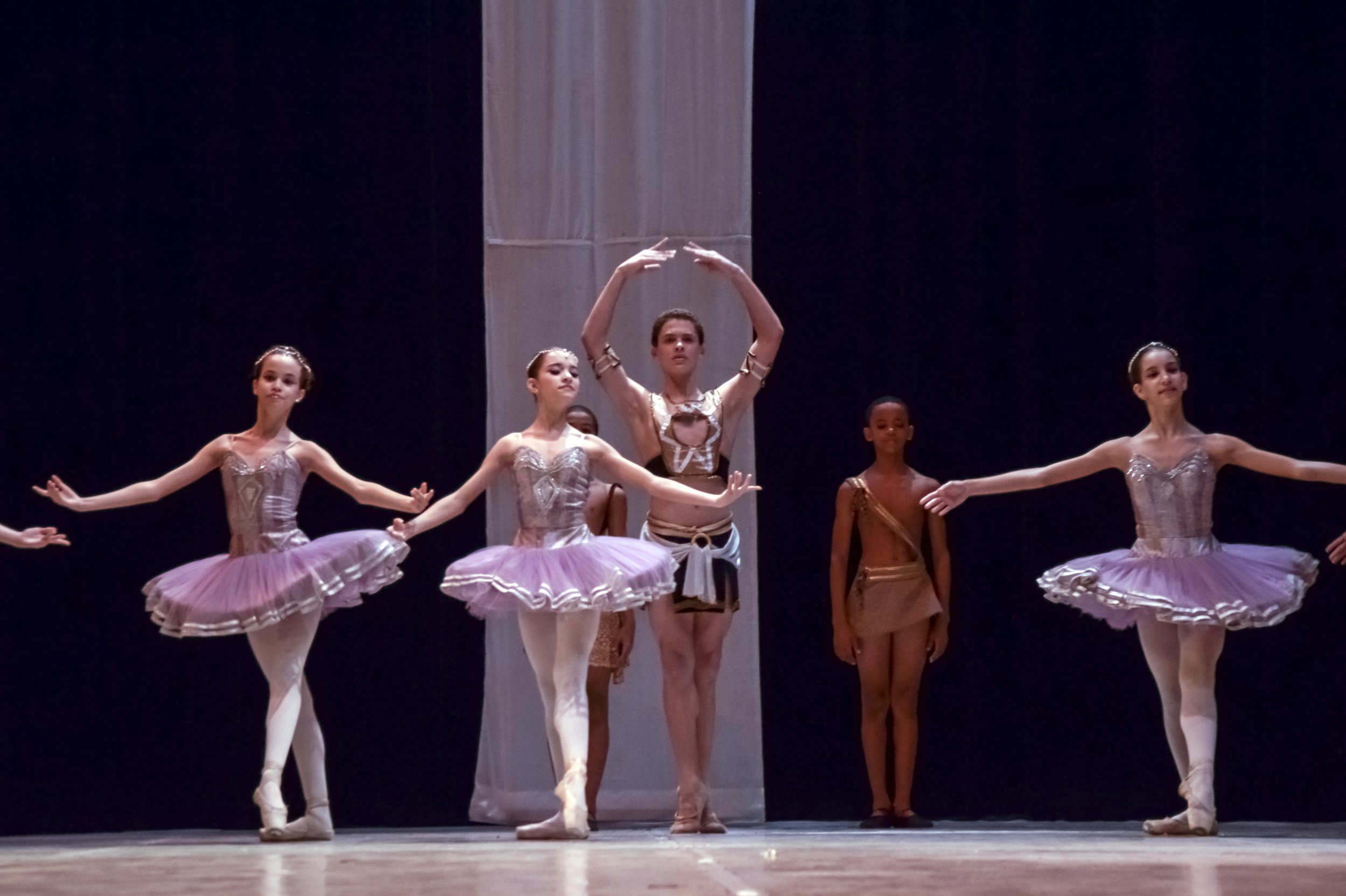 Alexis and his fellow students of the National Ballet School of Cuba 2 © Indyca.JPG