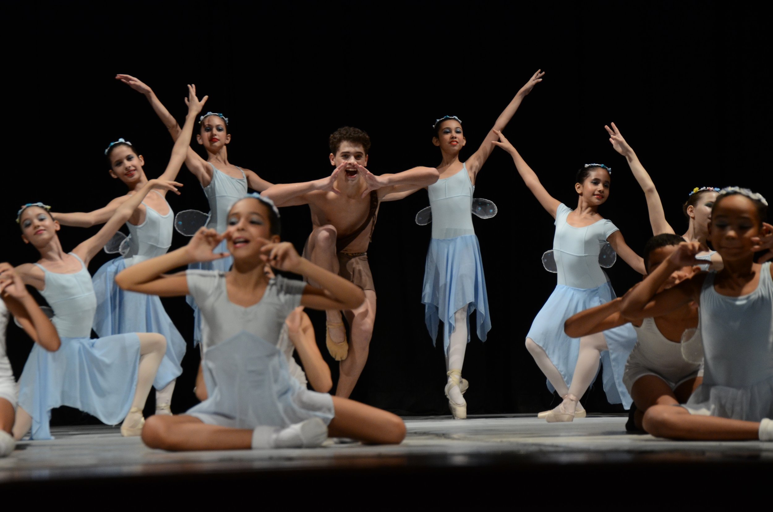 Alexis+and+his+fellow+students+of+the+National+Ballet+School+of+Cuba+10+©+Indyca.jpg