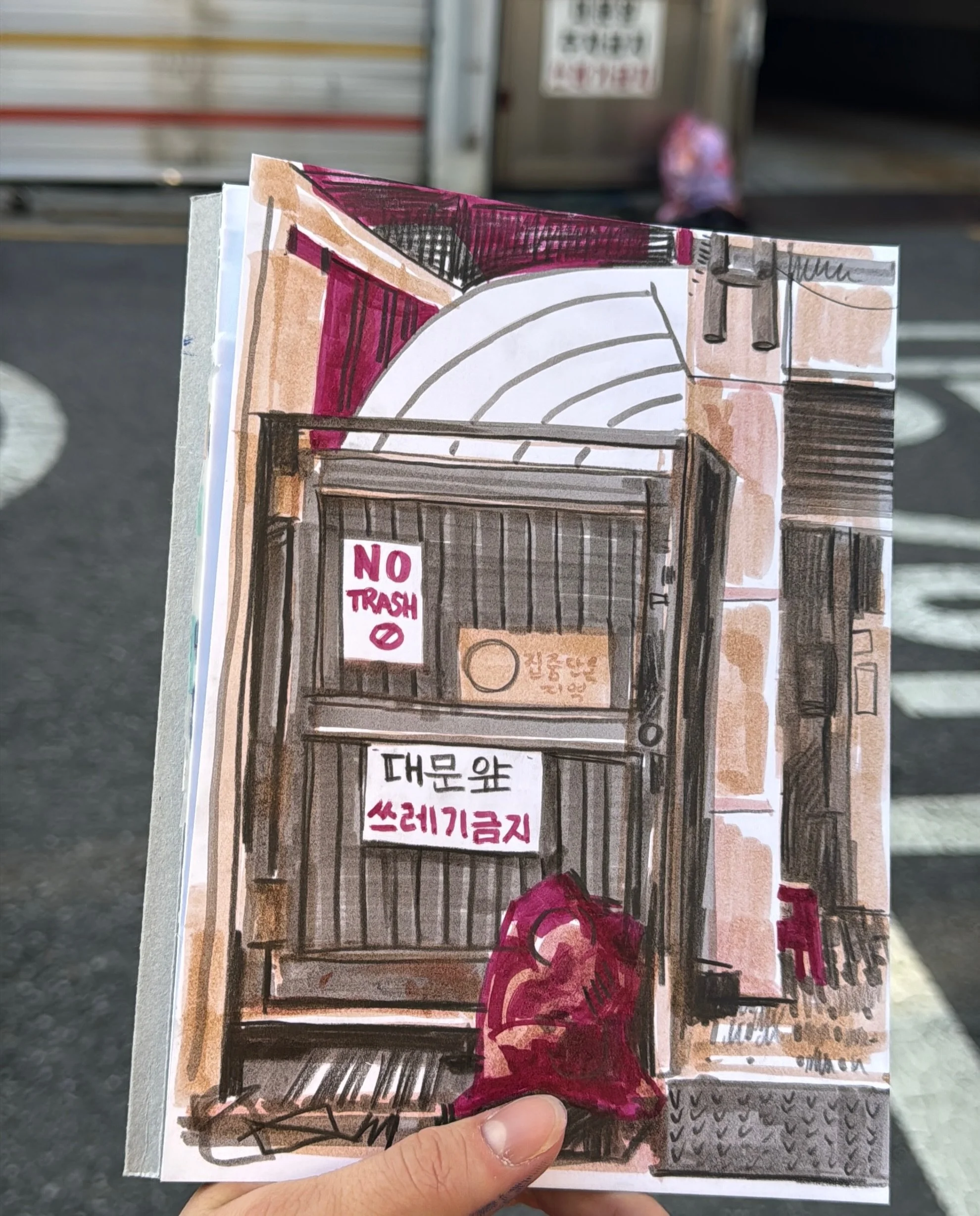 Perfect little vignette- the door declaring NO TRASH HERE with about 3 different signs and the trash very much right there. 

Used an extravagant 3 pens and 1 pencil for this one. Trying to keep things fresh. 

Sketched in Haengdang-dong. 

#urbanske