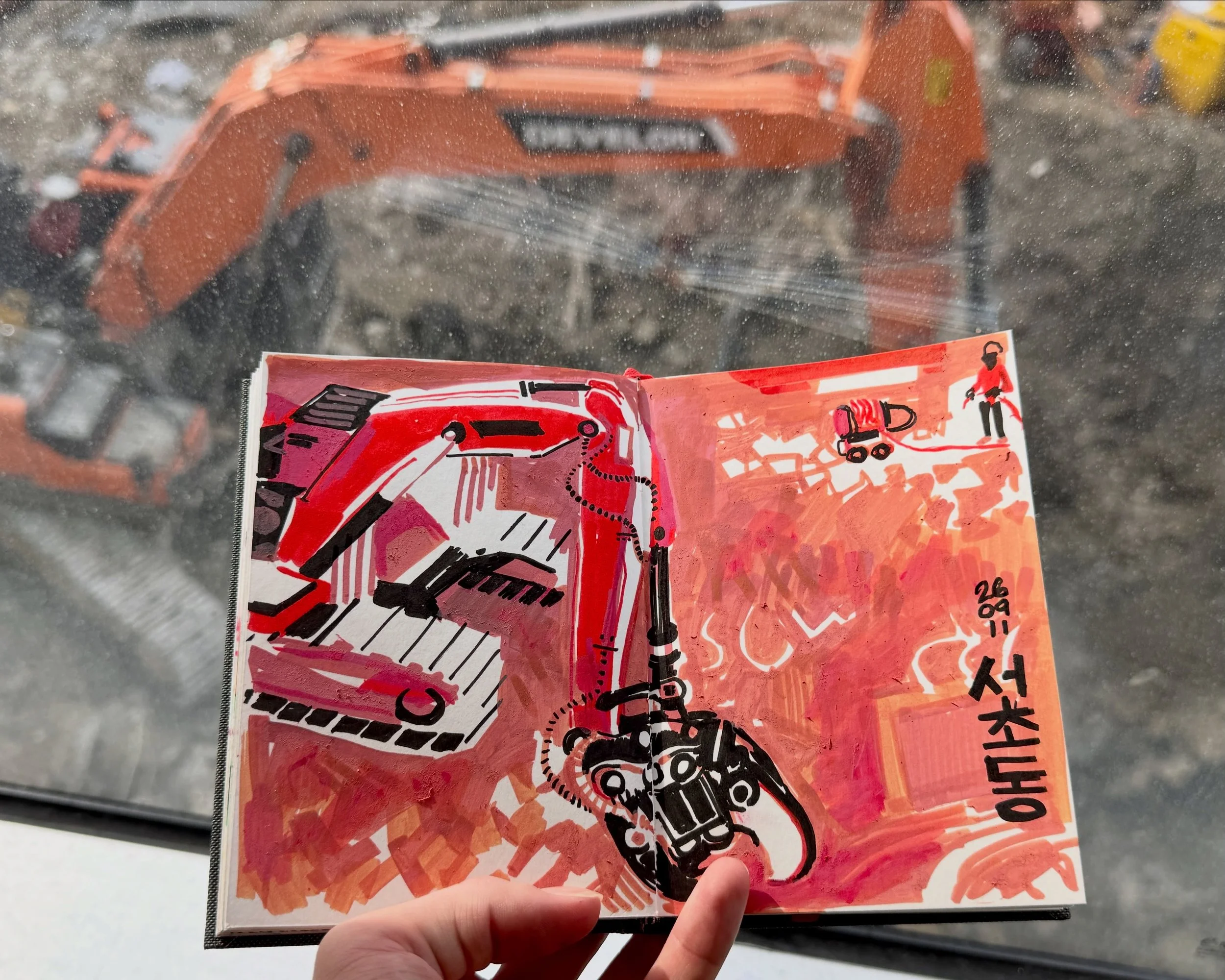 Cool digger in Seocho-dong 
(plus bonus sketch) 

#sketchbook #urbansketch #draweveryday #sketching #markersketch