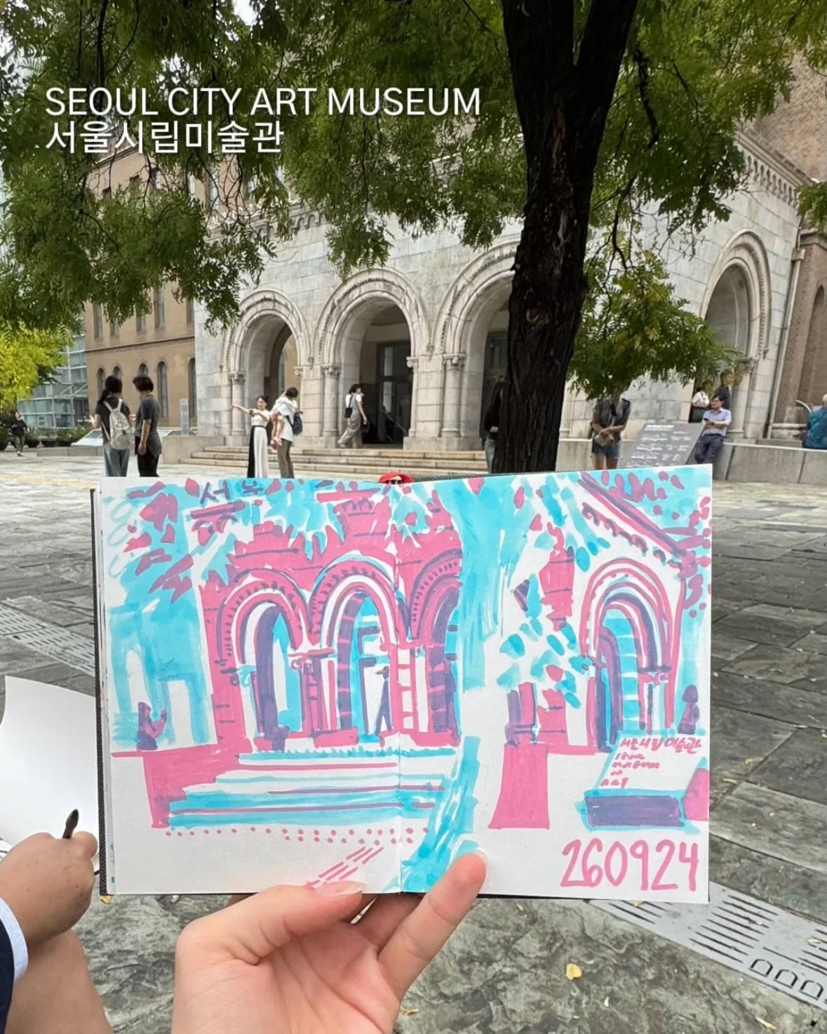 Nice afternoon sketch in front of the Seoul City Museum- have a good Chuseok holiday everyone! 

서울시립미술관 앞 어반스케치- 즐거운 한가위 보내세요!

sketched w @anth.onylee10 

#어반스케치 #서울시립미술관 #sketchbook #urbansketch #seoulcitymuseumofart