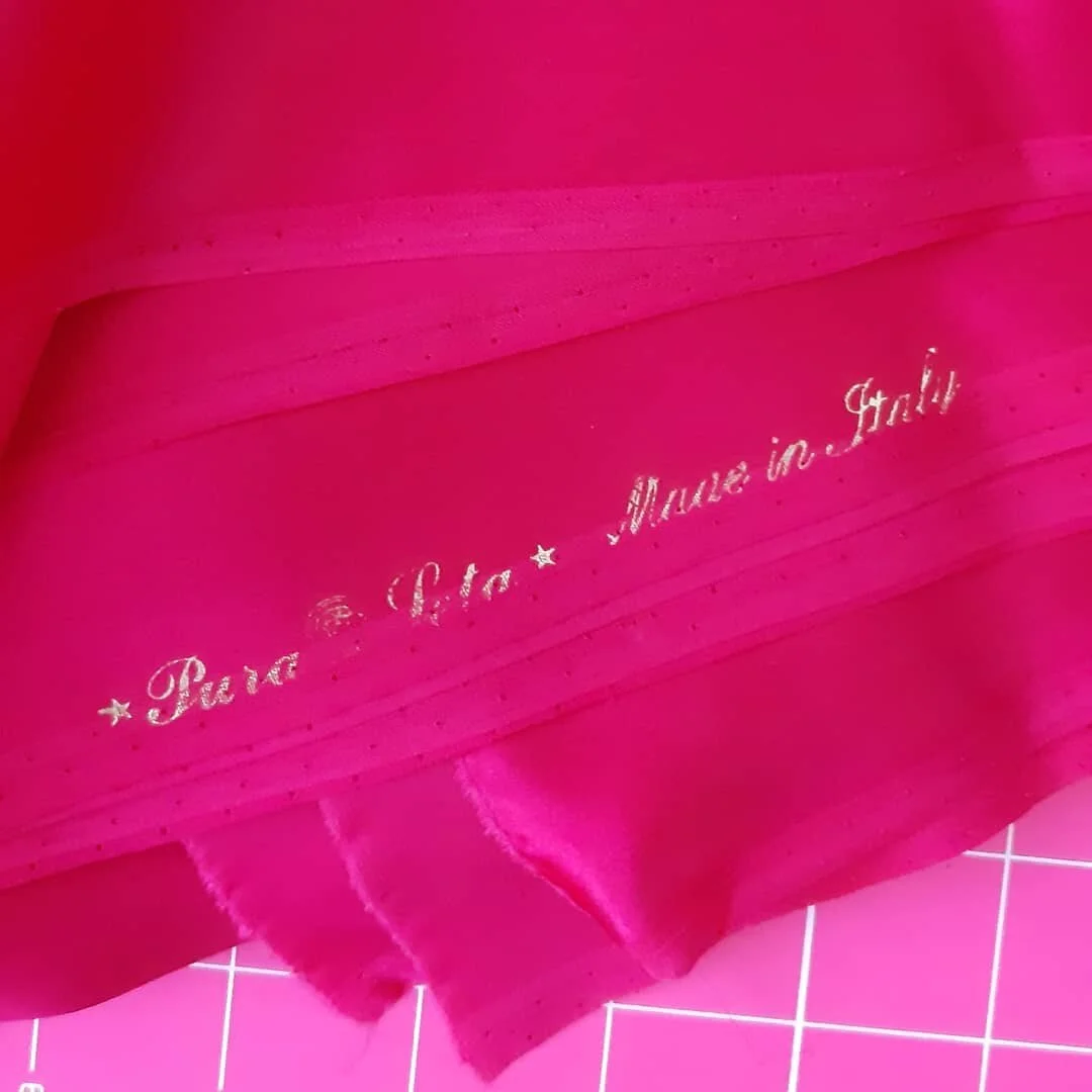 Pure Silk made in Italy
Da molto tempo desidero un vestito a sottoveste.

 Ne avrei anche trovato uno che pi&ugrave; perfetto non si pu&ograve;, ma purtroppo non incontra il mio gusto per quanto riguarda il materiale con cui &egrave; fatto, ed &egrav
