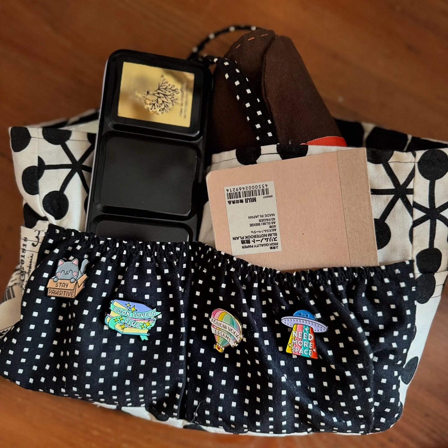 My dreamlike day is to grab some art supplies and go to meeting some artist&rsquo;s friends and sketch something together.
My bag is ready, now I need artist&rsquo;s friends that accepts the call.
#dreamlikeeventsdesign #dreamlikeillustration #meetin