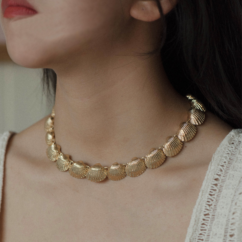 Elegant Collar Statement Necklace with 