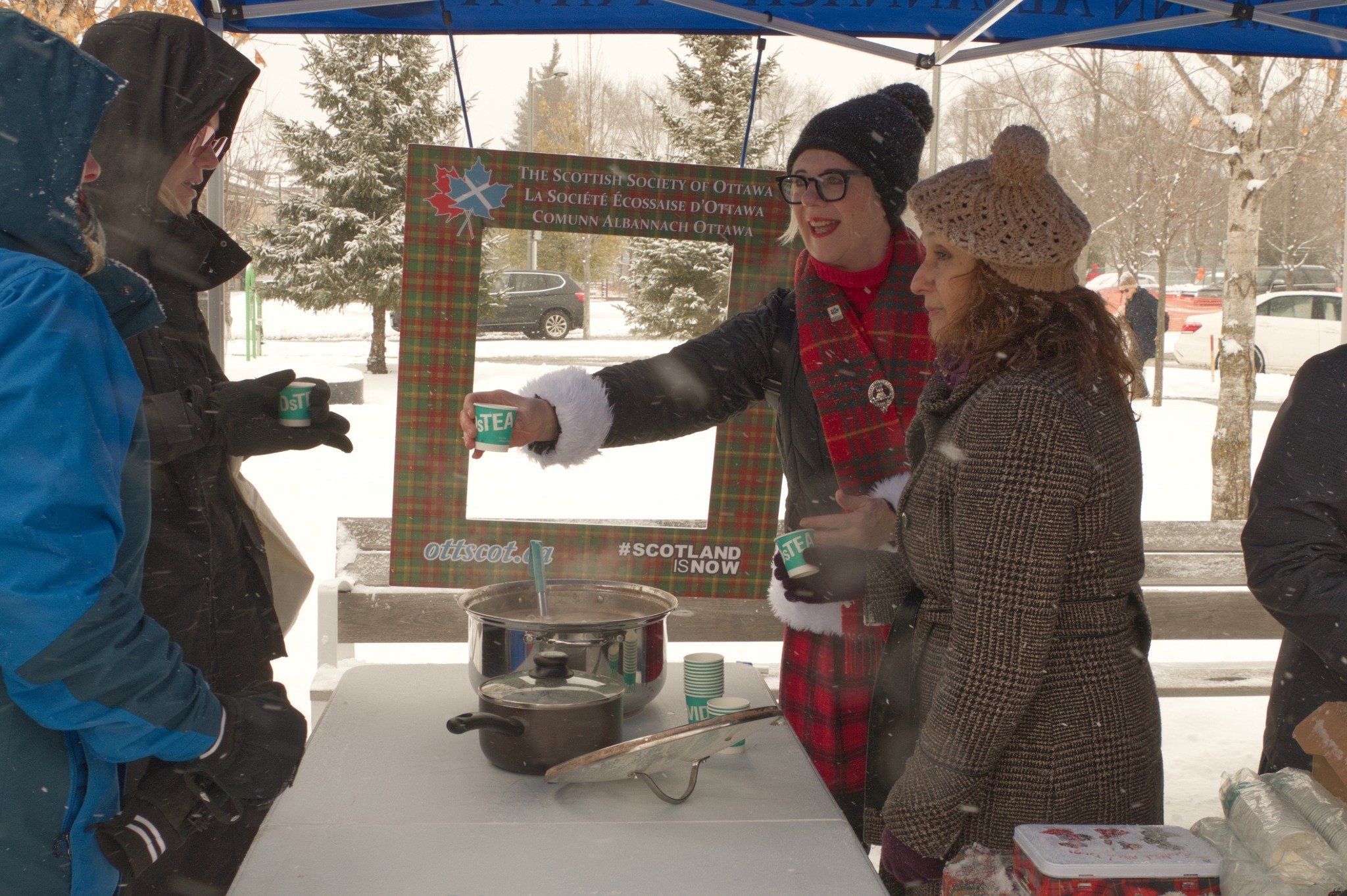 SSO volunteers handing out hot chocolate