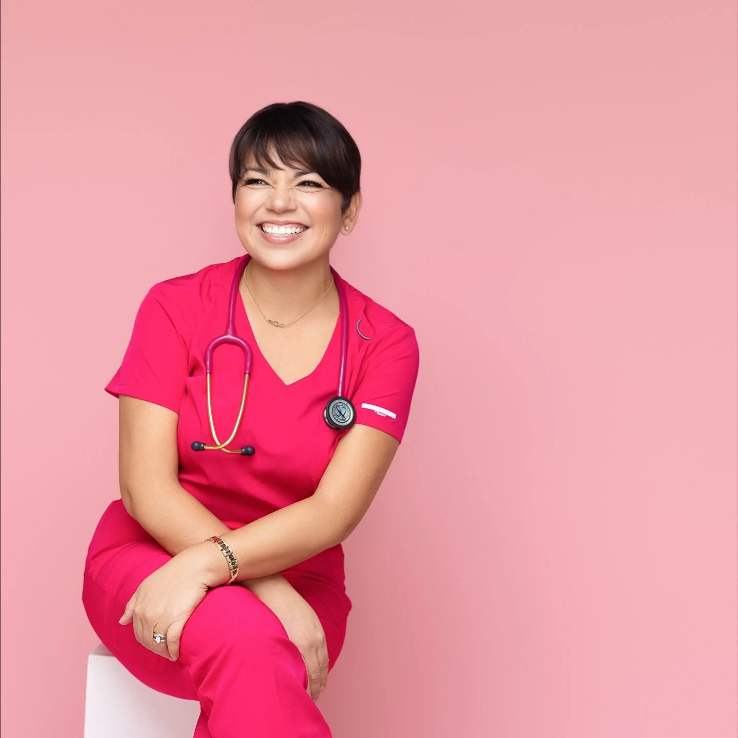 R A C H E L

A smile that stops the room, a super cute pixie haircut, and a new professional title for this beautiful woman means - HEADSHOTS!

Rachel is a woman after my own heart! Decided that at the age of 43 she would go back to school and get he