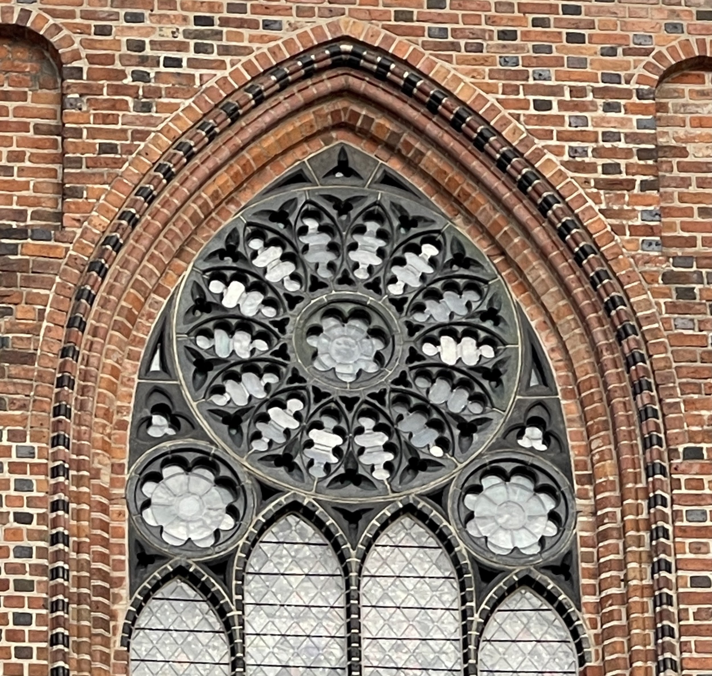 Rosette-Poznan-Cathedral.jpg