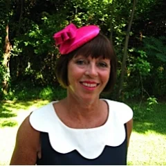 Elizabeth commissioned a button hat based on my popular ST GERMAIN design to wear at a spring wedding. Elizabeth chose a liquid satin fabric in fuschia, which added the perfect touch to her chic outfit.