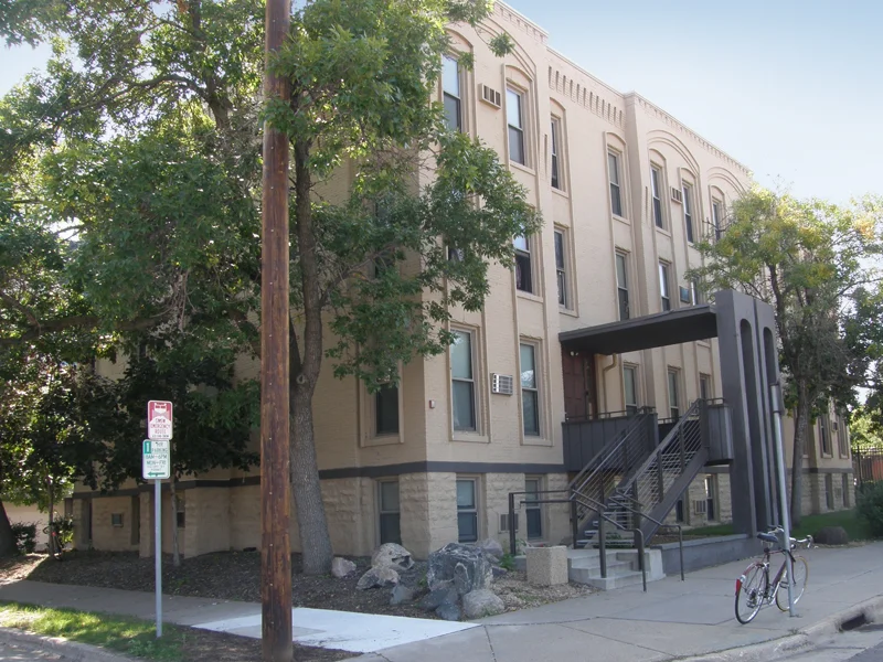 Frontage view of Hawthorne Avenue Apartments
