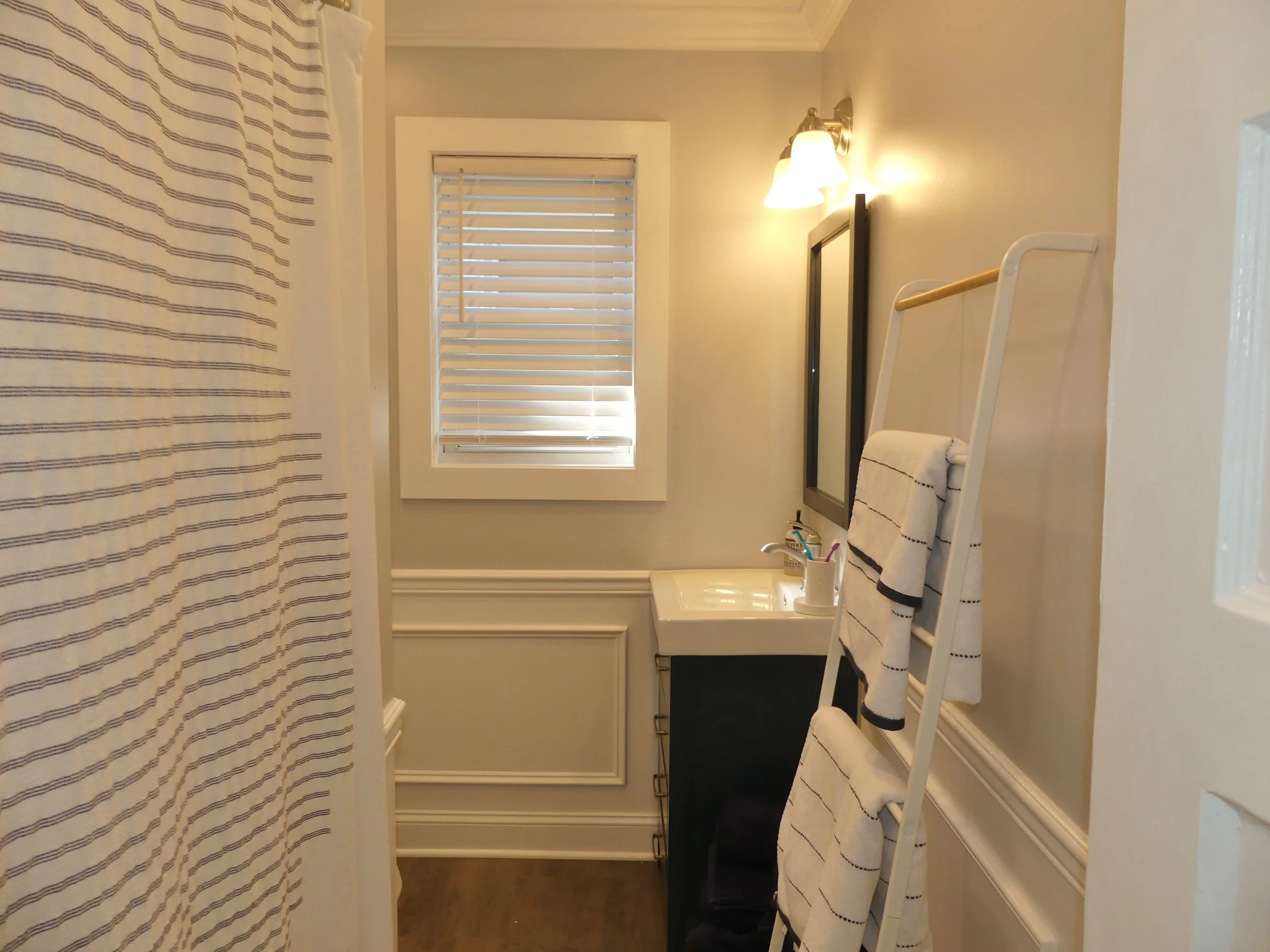 416 Brinley Bradley Beach Bathroom - Pasch Real Estate.JPG
