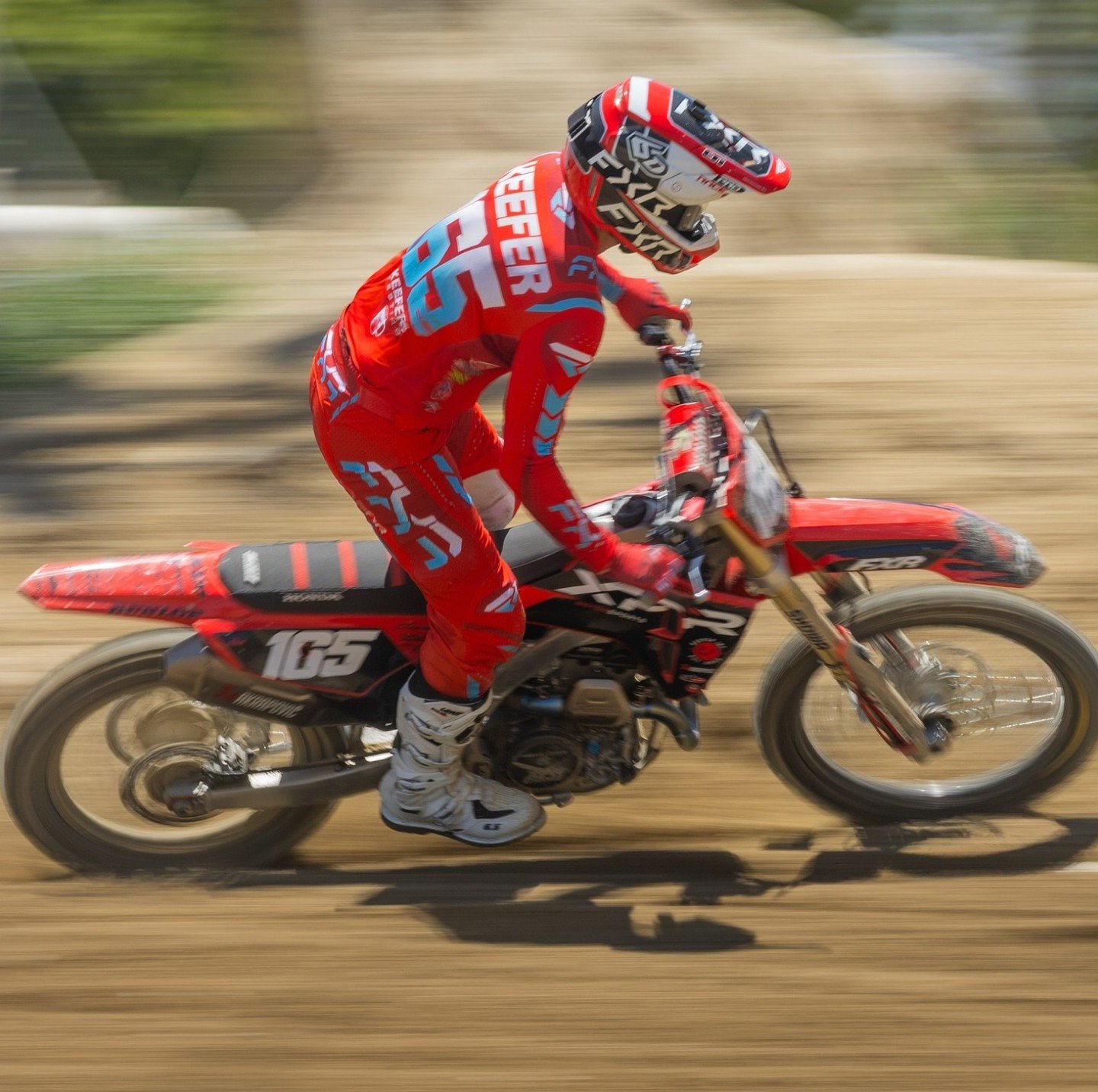 So many riders think strength means lifting heavier every week.

That&rsquo;s how elbows flare up. Knees get cranky. Backs tighten up mid-season.

Moto isn&rsquo;t a 1-rep max sport. It&rsquo;s repeat force under fatigue.

If your program is just cha