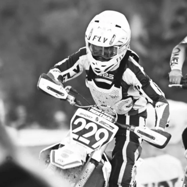 Overthinking is killing your riding.

You&rsquo;re trying to process everything at once: lines, body position, braking, throttle, and traction.

That&rsquo;s not how it works.

The best riders aren&rsquo;t thinking more.

They&rsquo;re thinking less&