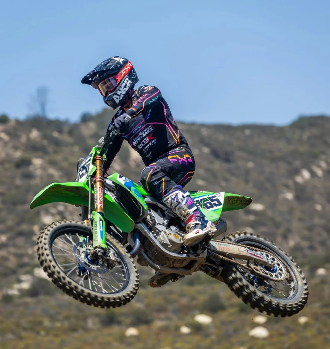 A certain amount of nerves at a big race is normal.

If a Loretta&rsquo;s Regional feels exactly like your local Saturday race, something is off.

But totally choking? That&rsquo;s different.

I&rsquo;ve seen riders absolutely dominate locally, then 
