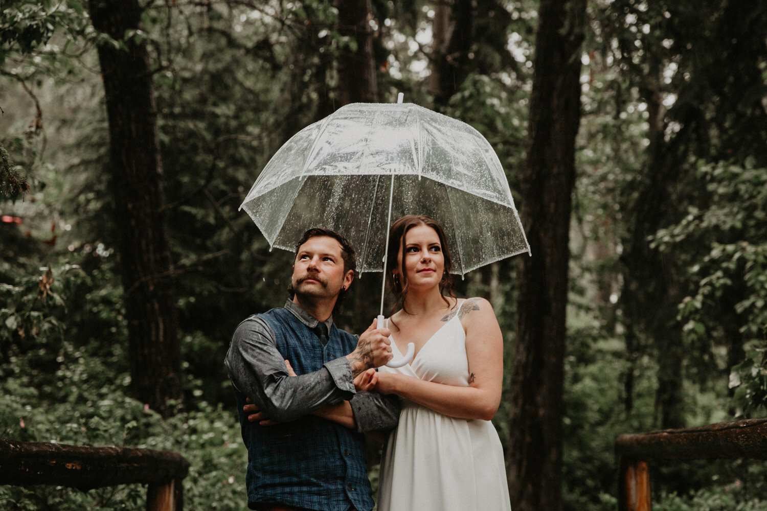 Bride & Groom under umbrellaBride & Groom in the Rocky Mountains | Jamie Robson Photography | Elopement & Wedding Photographer in Jasper (Copy)