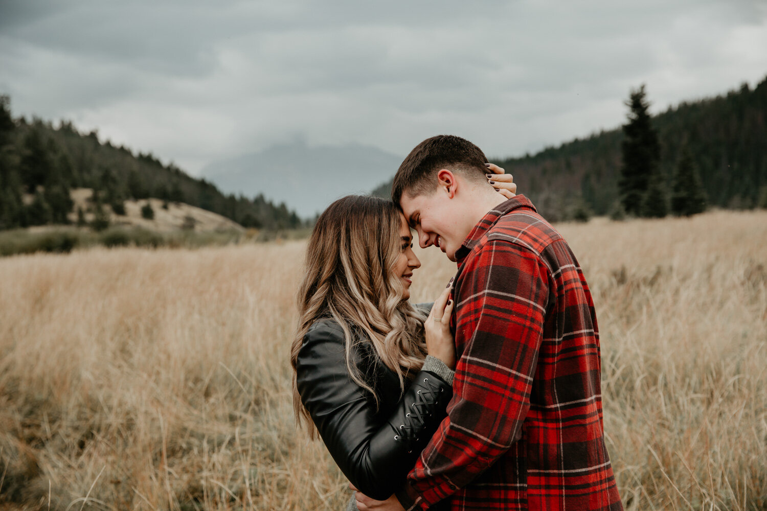 Couple in tall grass in the mountains | Jamie Robson Photography | Engagement Photographer in Jasper (Copy)