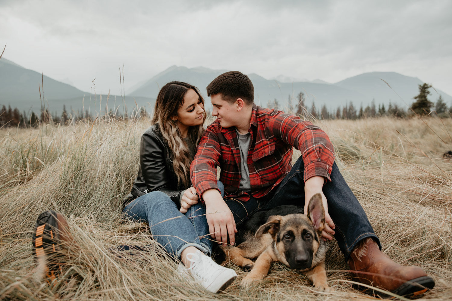 Couple with their dog in tall grass in the mountains | Jamie Robson Photography | Engagement Photographer in Jasper (Copy)