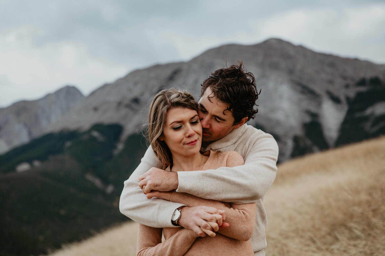 Couple hugging in the mountains | Jamie Robson Photography | Engagement Photographer in Jasper (Copy)