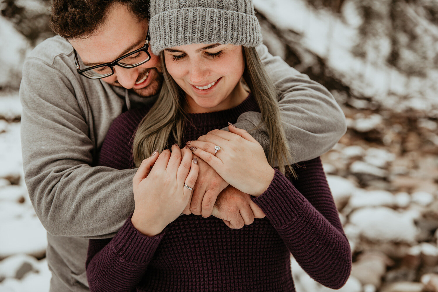 Couple hugging in the winter | Jamie Robson Photography | Engagement Photographer in Jasper (Copy)