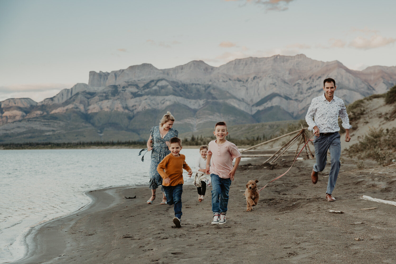 Family having a race in the mountains | Jamie Robson Photography | Family Photographer in Jasper (Copy)