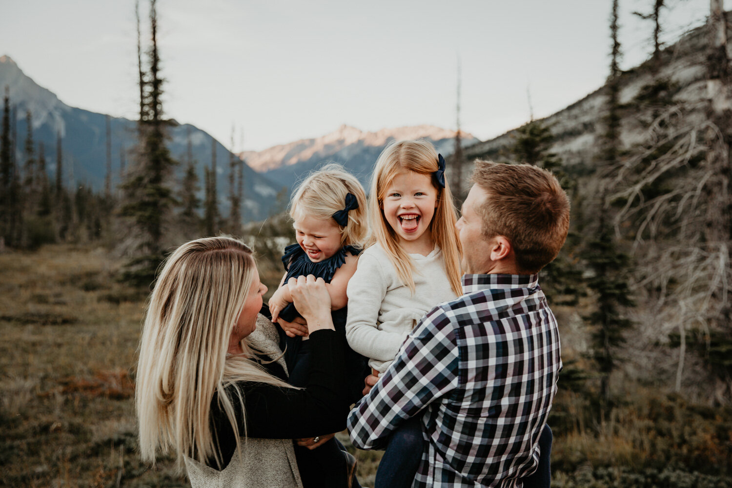 Family Tickles in Jasper | Jamie Robson Photography | Family Photographer in Jasper (Copy)