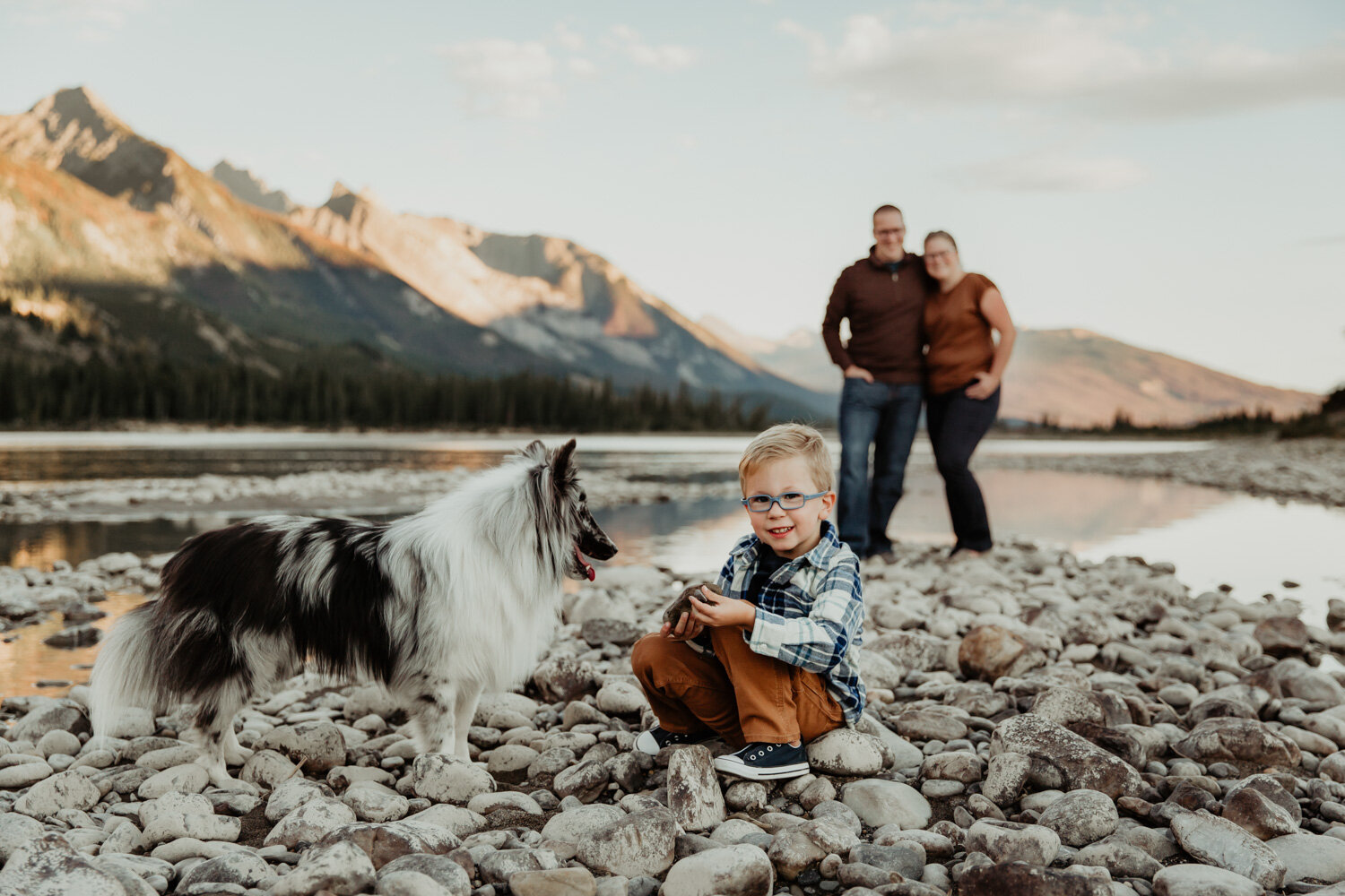 Boy and his dog in the rocky mountains | Jamie Robson Photography | Family Photographer in Jasper (Copy)