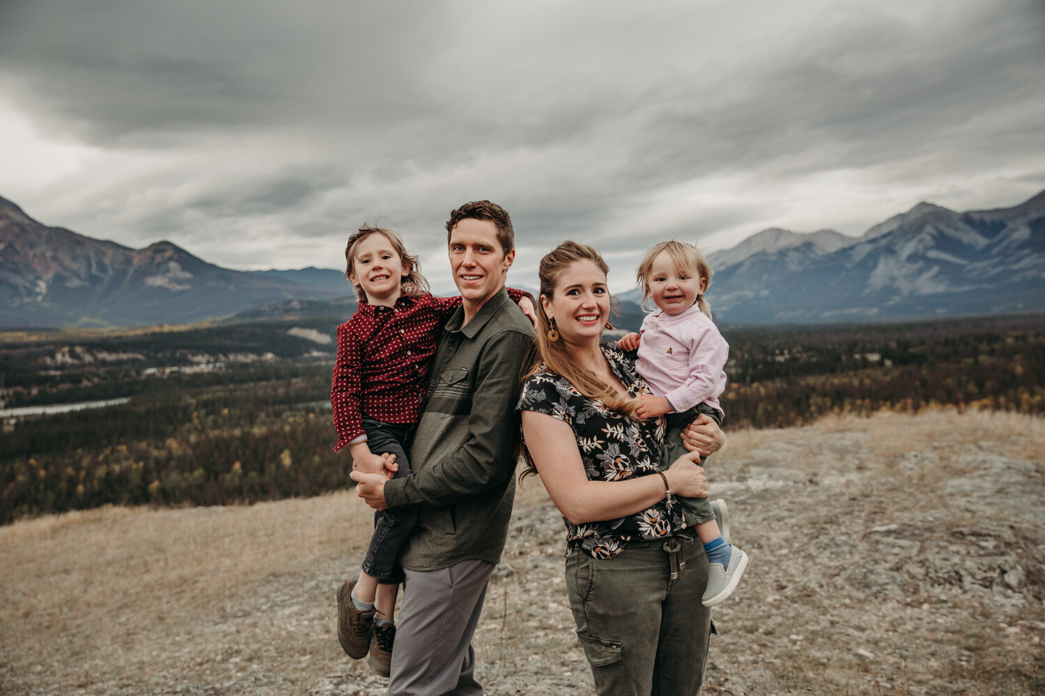 Family on mountain top | Jamie Robson Photography | Family Photographer in Jasper (Copy)