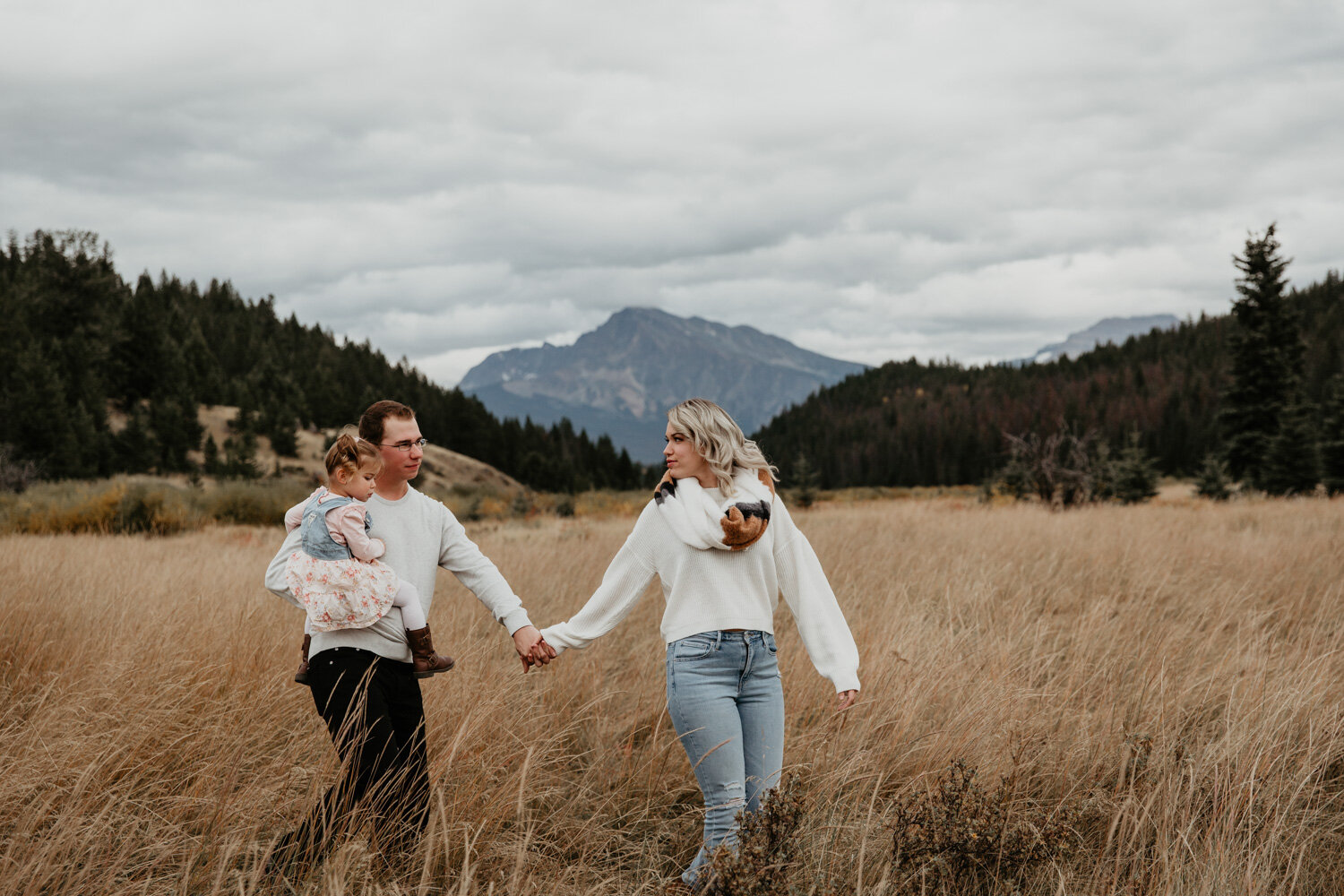 Family walking in the mountains | Jamie Robson Photography | Family Photographer in Jasper (Copy)