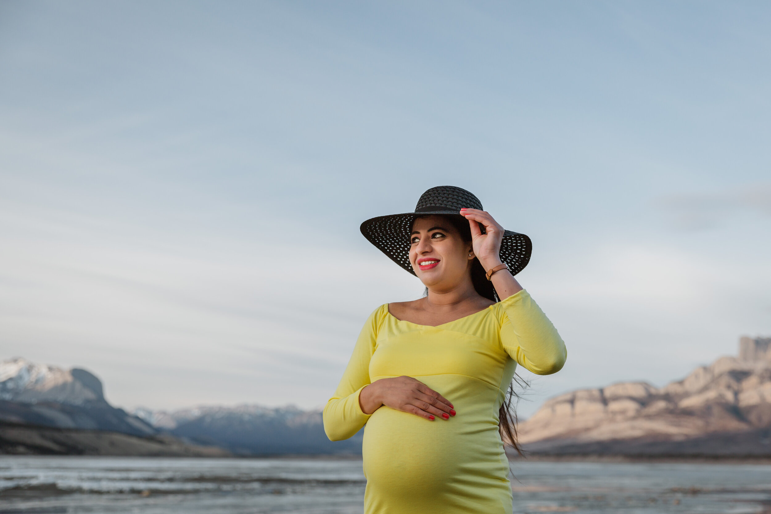 Pregnant Woman at Jasper Lake | Jamie Robson Photography | Maternity Photographer in Jasper (Copy)