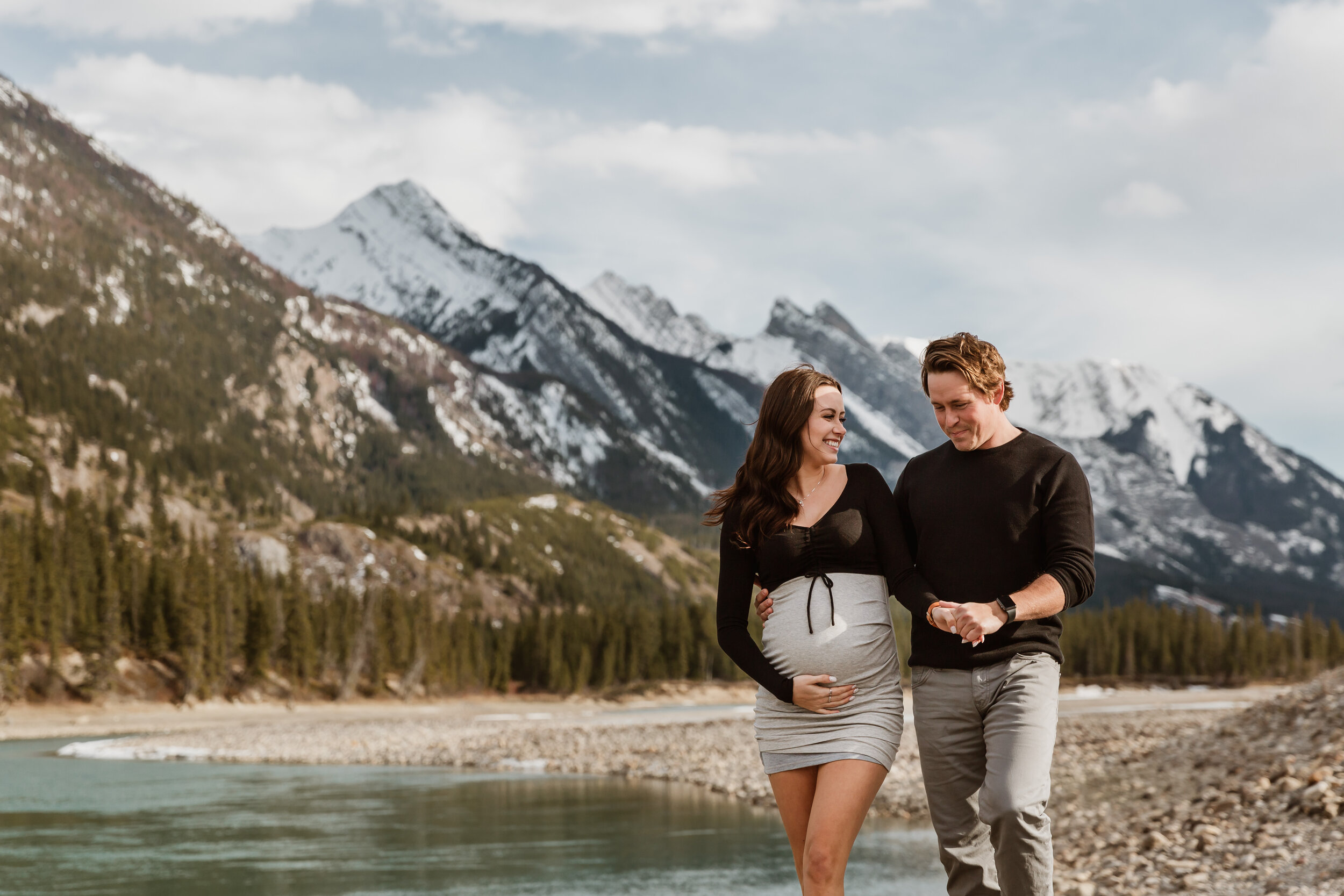 Couple walking in the rocky mountains | Jamie Robson Photography | Maternity Photographer in Jasper (Copy)