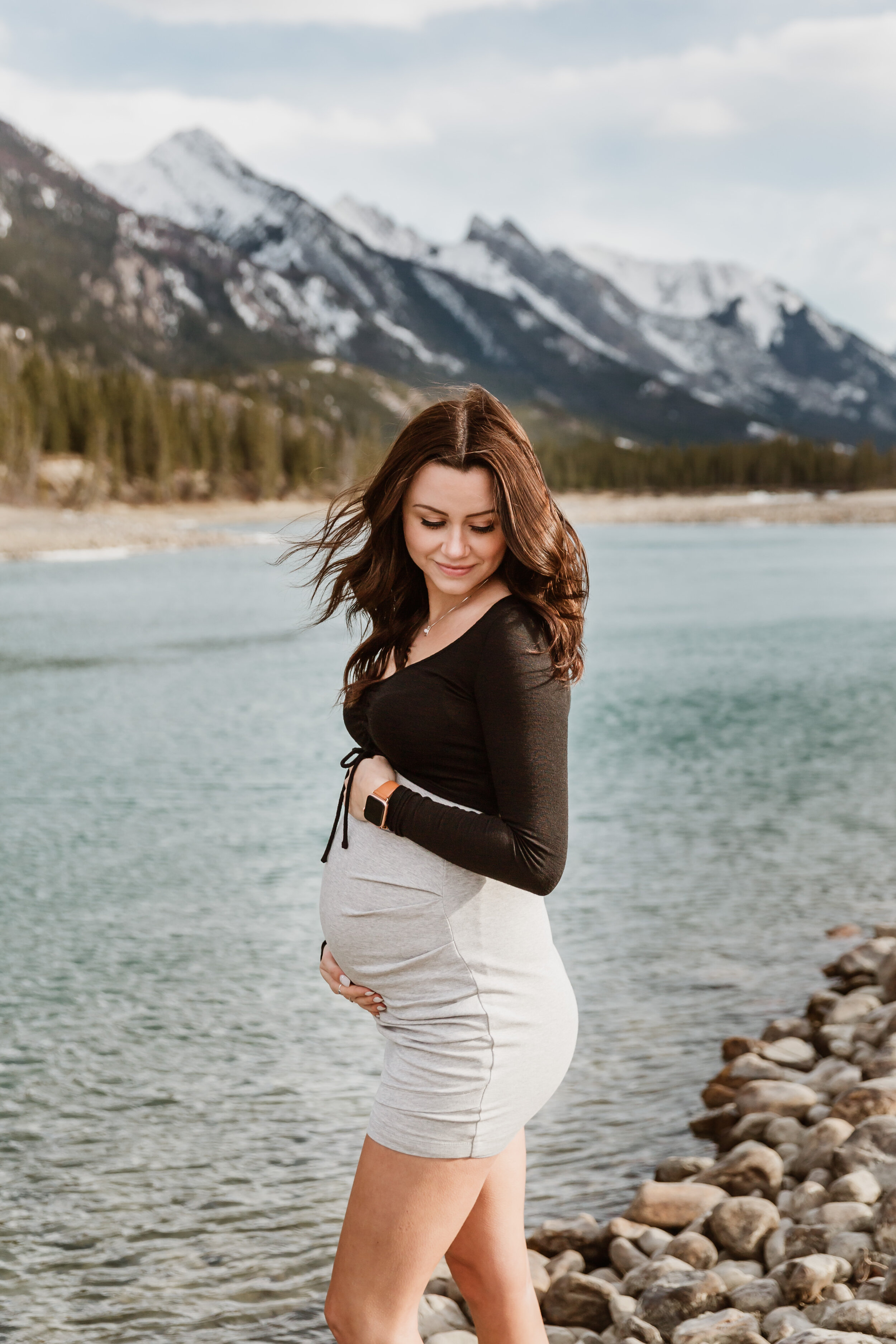 Pregnant woman by the river in the rocky mountains| Jamie Robson Photography | Maternity Photographer in Jasper (Copy)