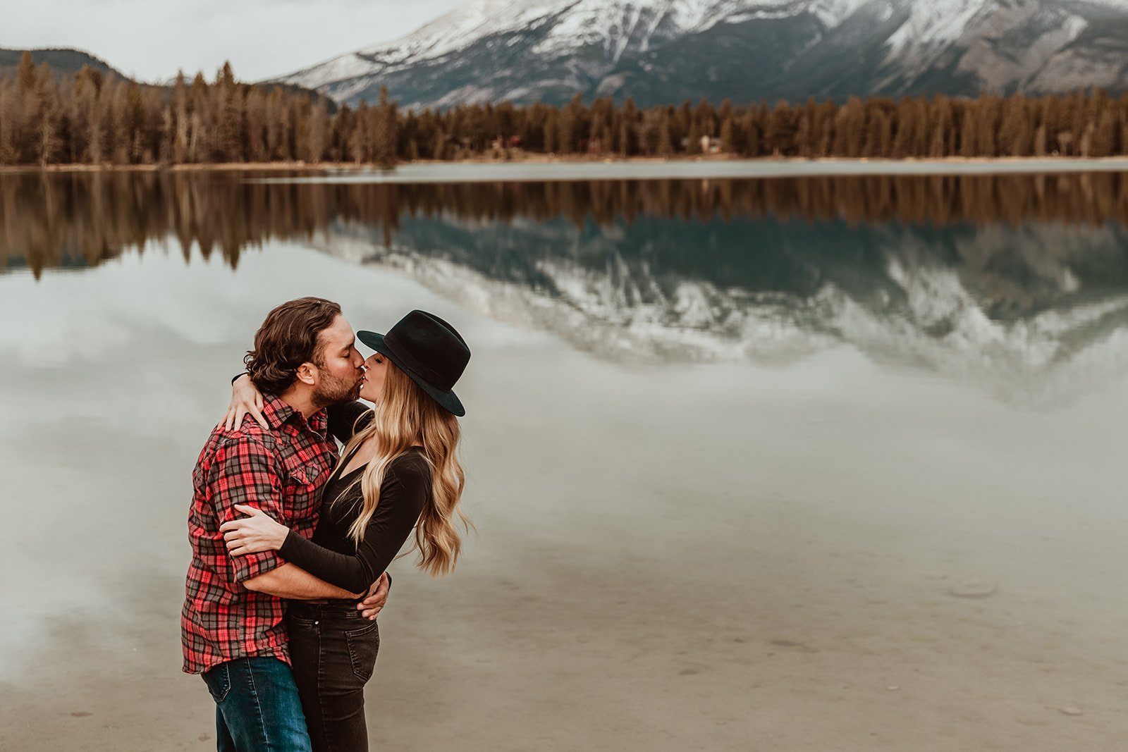 Man and Woman Kissing at Patricia Lake | Jamie Robson Photography | Engagement Photographer in Jasper (Copy)