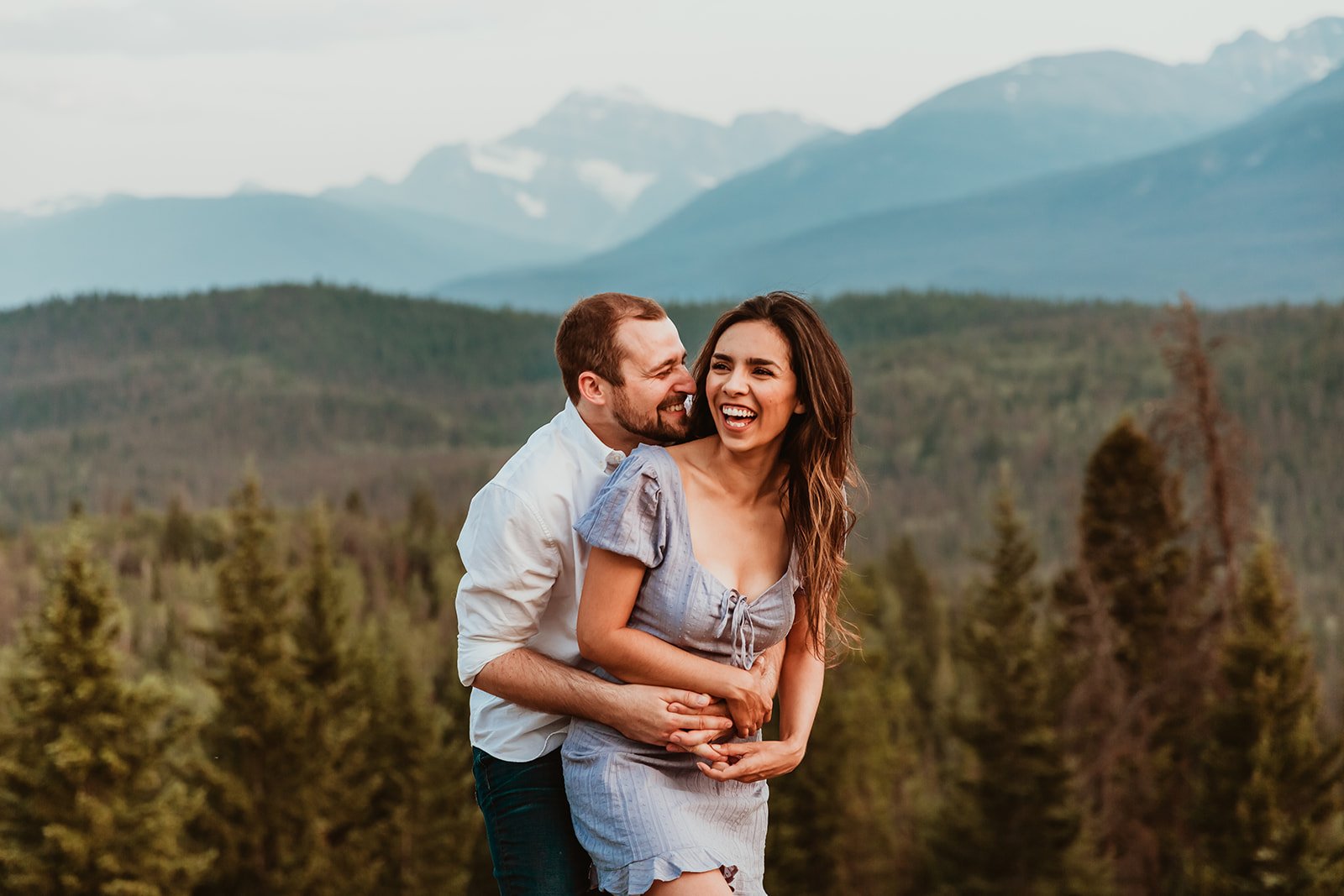 Man tickling woman in Jasper National Park | Jamie Robson Photography | Engagement Photographer in Jasper (Copy)